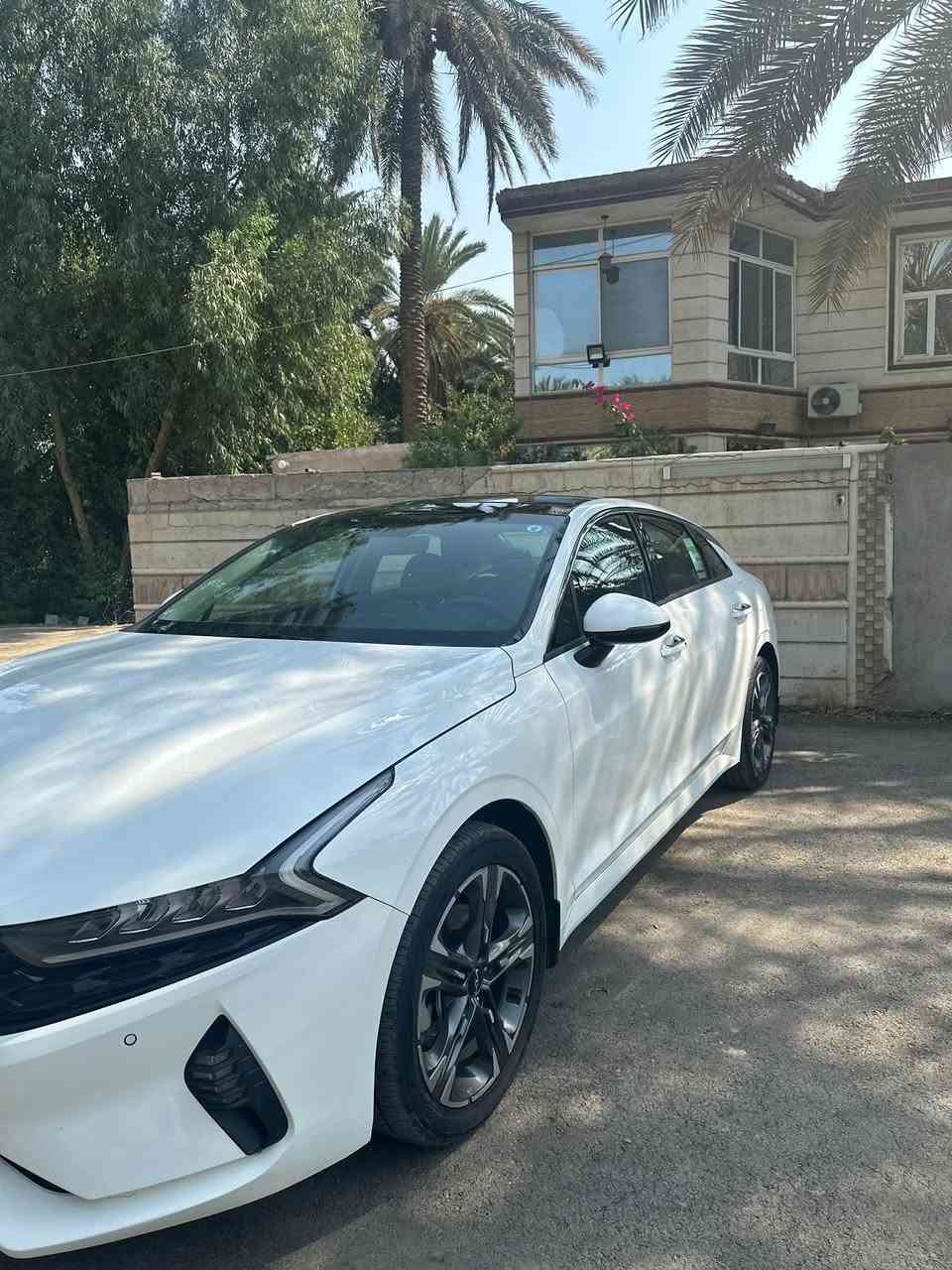 🚨 للبيع | Kia K5 2023 خليجي 🚨

🔥 كيا K5 موديل 2023
مواصفات خليجية
🔧 مكينة 2.0 لتر | 4 سلندر
⚙️ أوتوماتيك
📍 ضمان شركة الدولية
🛣️ ماشية 45,000 كم فقط
🔢 رقم بغداد

✨ أبرز المواصفات:
• محرك 2.0 لتر بقوة 152 حصان
• عزم 192 نيوتن.م
• قير أوتوماتيك 6 سرعات
• دفع أمامي FWD
• شاشة ومواصفات ترفيهية حديثة
• Apple CarPlay
• كاميرا خلفية
• حساسات ركن
• مثبت سرعة
• أنظمة أمان متعددة
• إضاءة LED
• مقاعد جلد
• فتحة سقف بانوراما
• تشغيل بصمة وتشغيل زر
• مواصفات خليجية مميزة

🟢 حالة السيارة:
السيارة نظيفة جداً وبحالة ممتازة، وبيها فقط ملاحظات بسيطة:

▪️ صبغ في بداية البنيد
▪️ بارد بسيط في الجاملغ الخلفي
▪️ غير ذلك السيارة جاهزة للفحص والبيع.

💰 السعر: 180 ورقة فقط

📍 مكان السيارة: بغداد – سبع أبكار

📞 للتواصل:
***********

⚡️ السيارة تستاهل الفحص، والفحص على المشتري.
