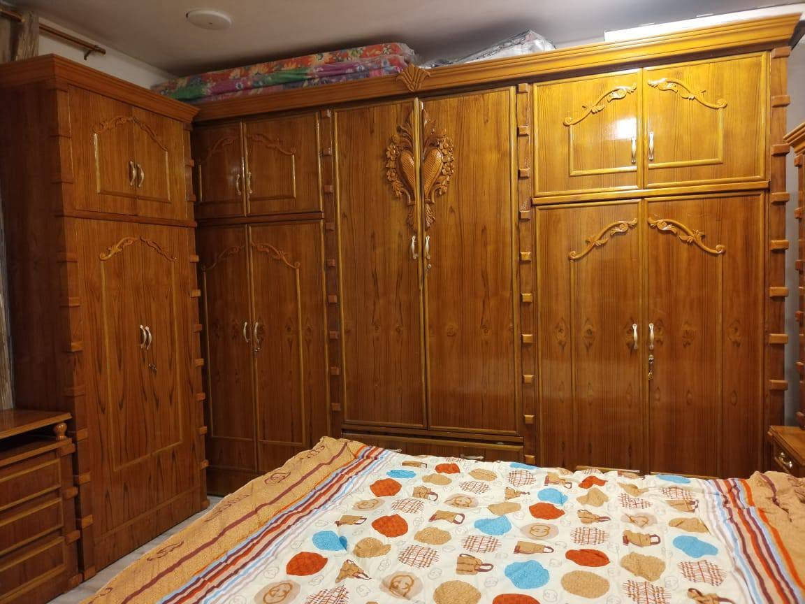 السلام عليكم غرفة للبيع مستخدمة سنة موديل المسرح ٦ابواب ملحق طابقين الخارج صاج ٤ملم
والداخل صاج طبيعي ٤ملم القواعد بلوك صاج 
الزاوية ملحق طابقين باودرتفاع الكنتور مترين و٧٠سم
مع جرباية ضهر الجرجوبه دفن براقي 
ارتفاع الكنتور مترين و٧٠سم 
السعر مليون ٦٠٠وبيها مجال بسيط
اللاتصال أو مراسله واتساب على الرقم 
***********
