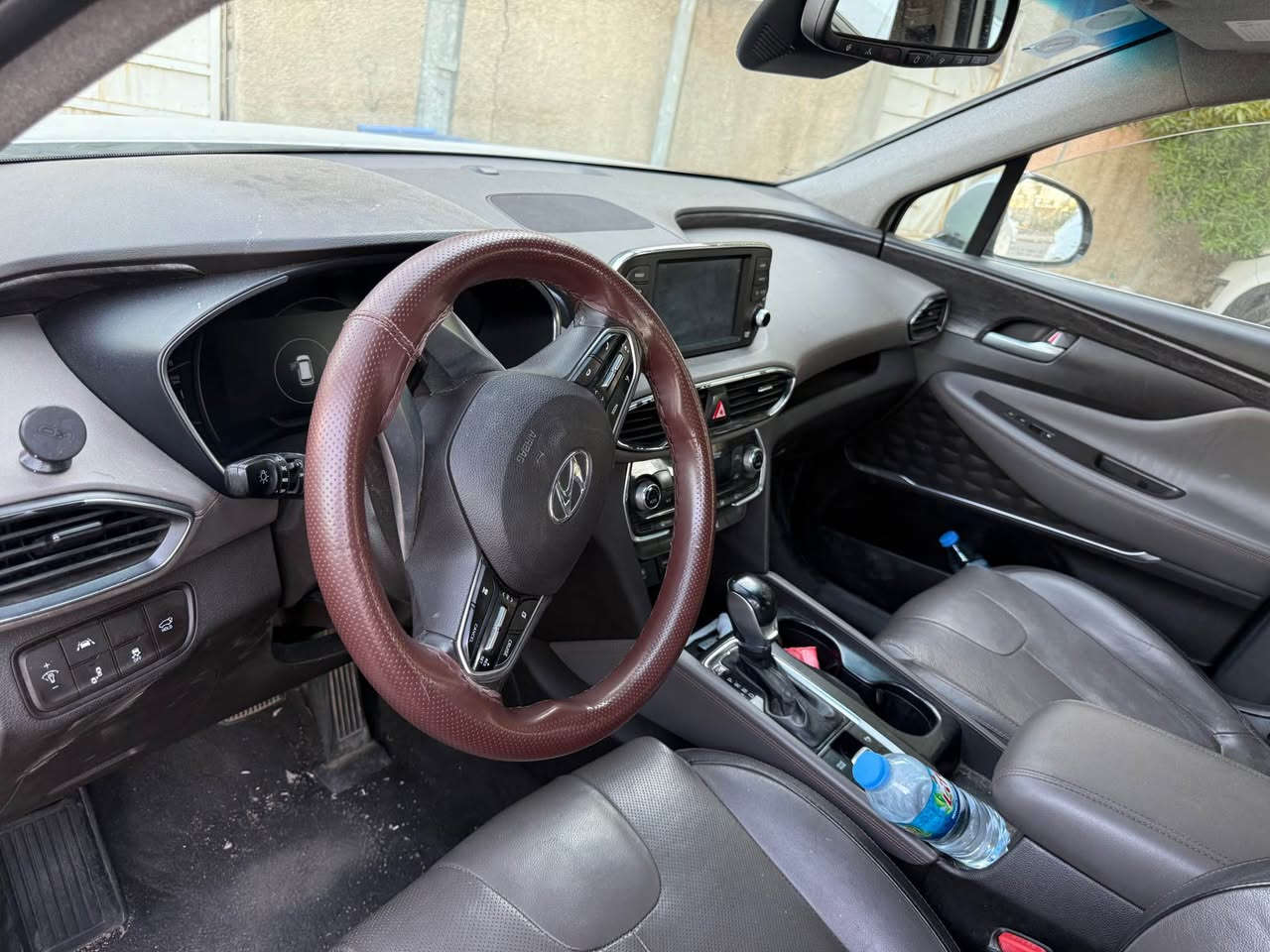 السلام عليكم سنتافي موديل ٢٠١٩ فول مواصفات للاخير رقم بغداد حادثها بدون ايرباك بدون لغود سيارة كلش نظيفة مال بيت ماشية ٩٤ الف بارد فقط بيها السونار موجود بالصور 
الاستفسار اكثر *********** بغداد, العراق
