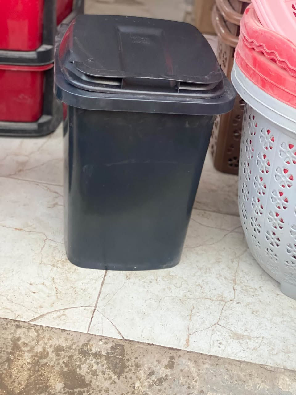 ياالله السلام عليكم وجبة جديدة من الجرارت 4+5طابق حاويات نفايات قواري تيڤال +فافون ترمز شاي ستيل صياني عراوي جميع القياسات طباخ كهربائي 2+1عين غلاية ستيل +بايركس ميز خشب استكانات طاوات باله محظرة طعام قالب تبسي ساعة هندي طباخ مهدارة طباكات تنور كهربائي 

العنوان سوق الحصوه مقابل مجمع تاج العافية الطبي للتواصل والاستفسار ***********

