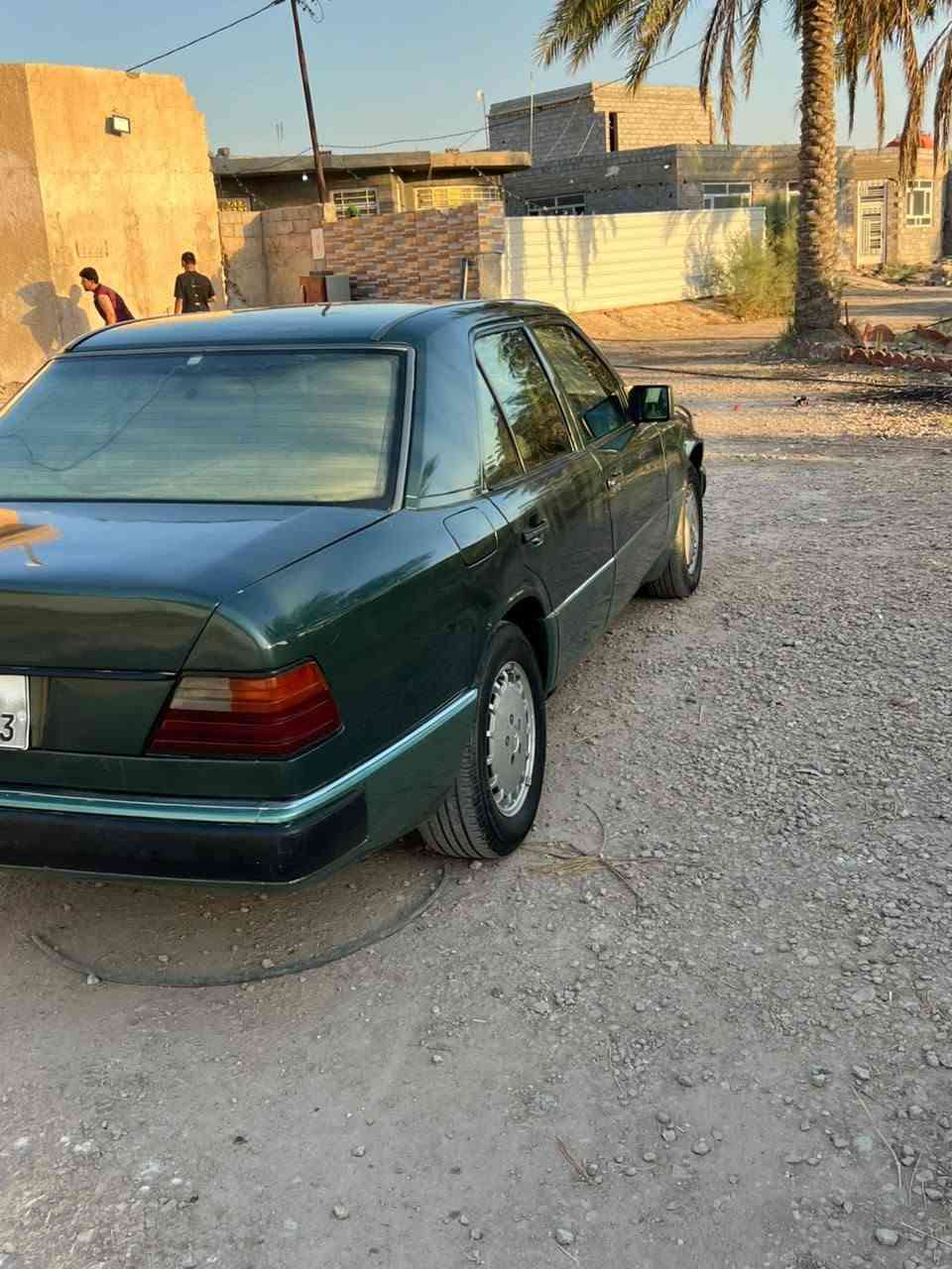 من رحصت الدمن مرسدس دب 320sبيبي شبح
مكينه وكير خير من الله
مصبوغه عام لي جامليه

تخم تاير

تبريد منضومه استوني شاده 

حداديه جديده

كهرباء كله شغاله 

قواعد دبل بلاد

اكسل جديد

رقم النكليزي 

***********

السعر 65 وبيه مجال حك الجيه

