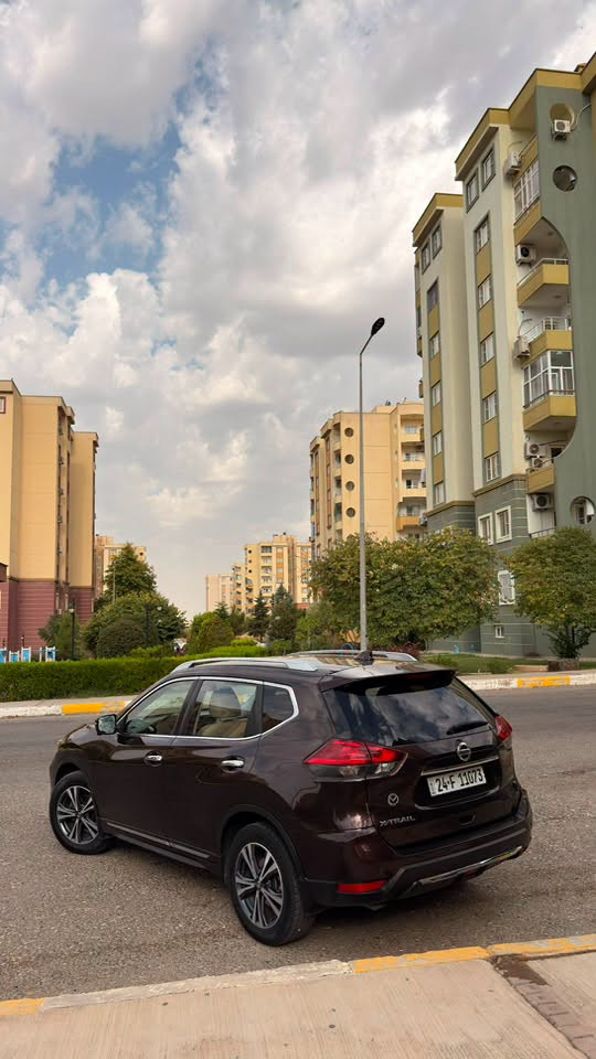 سلام عليكم
نيسان اكستريل 2018 بلاتينيوم 
Nissan X-Trail 2018 Platinum
لون مميز 
السعر 182 وبيها مجال للشراي

مكفوله من الصبغ والتبديل والحادث 
كير ومكينة وتبريد بشرط 

سياره مال بيت ما محتاجه مصرف دينار 
 
ماشية 85 ميل ( ١٣٦ الف كيلو متر ) 
 
اعلى فئة بالاكستريل فول مواصفات
بانوراما 
دفع رباعي 
كاميرات  360درجة
كشنات امامية وخلفية تدفئة
كشنات امامية كهرباء
كشنات جلد 
تبريد وتدفئة بالاكواب 
تدفئة ستيرن 
لايت زينون دوار مع الستيرن
زراك لايت 
مرايات شفط 
تبريد قطعتين
تبريد مناخين 
بصمة
هاندبريك بصمة 
رادار امامي
رادارات خلفي جانبية
حساسات امامية خلفية
سستم صوت Bose 
محافظة عالمسار
صندوق كهربائي
مانع انحدار 
اوتو هولد 
مثبت سرعه
وباقي مواصفات النيسان المعروفه 

رقم تلفون 
***********
***********
