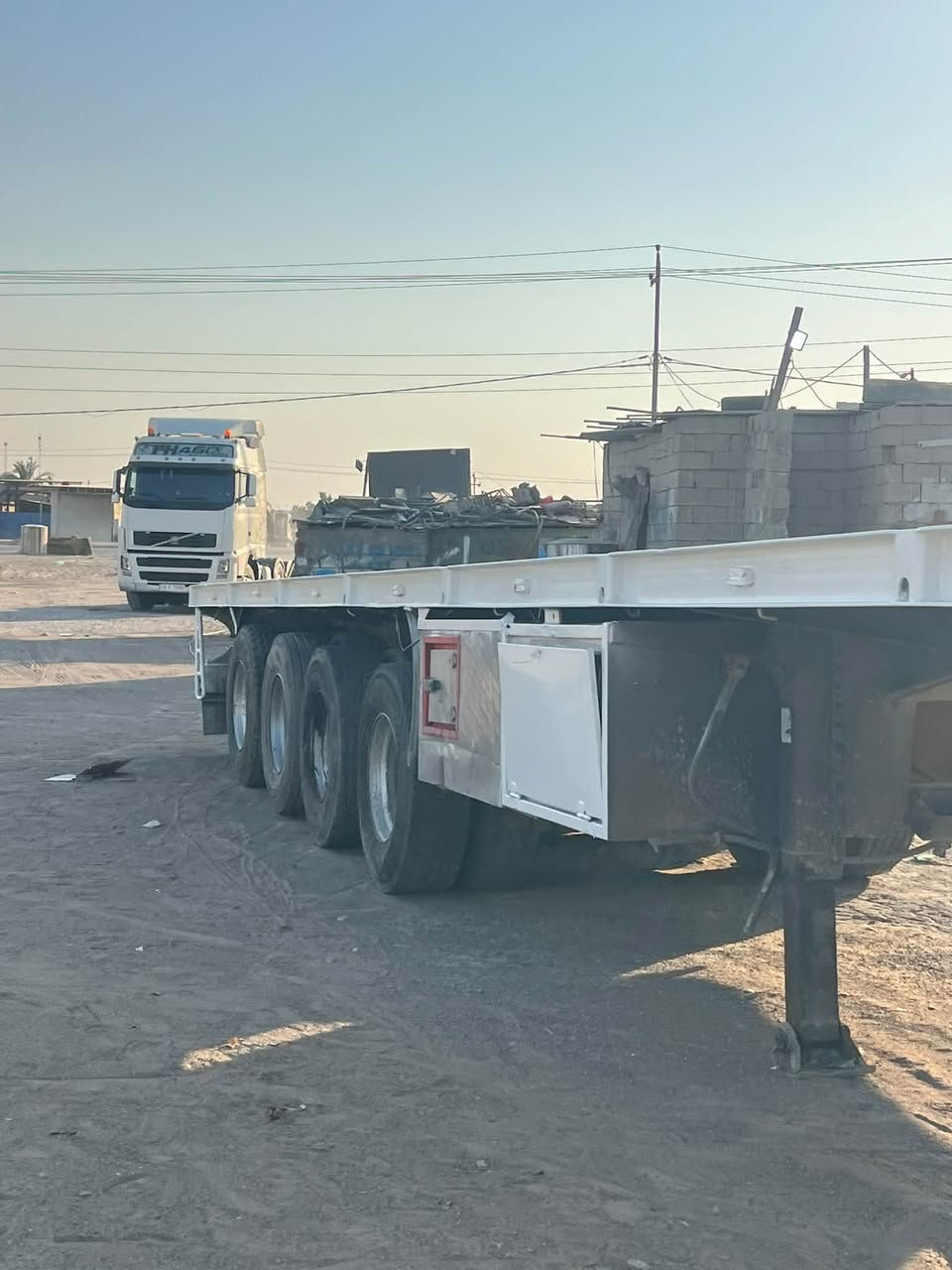 للبيع عربانه حداديه اربع دناكير جوبلس مزوج دبل تاير دنكيرين رفاع ثنين ثابث كهربائيات كله شغال دناكير 14 مربع شاصي شرط لا فطر ولا شي مكفوله

ماعزيها شي من جوه شغل طالعه فصخ وربط سليمانيه
سعرها 105 ورقه بيها مجال بسيط مكاني كركوك 
***********
