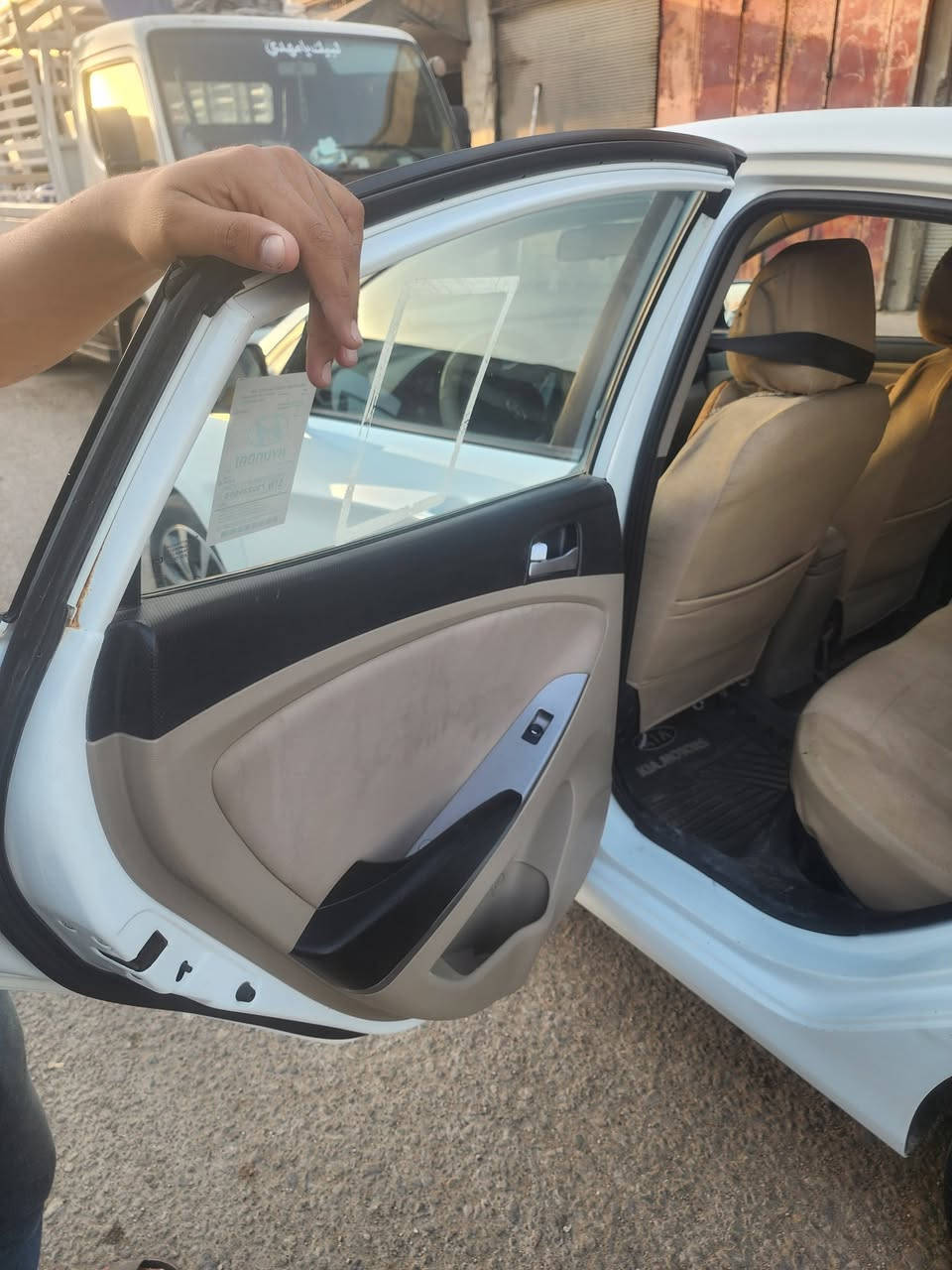 اكسنت موديل ٢٠١٦ مكفوله بيه ٣ ملاحظات بس بارد مابيه فول مواصفات سونار هاذه قديم بس علوضعه ***********  بيه مجال نضيفه كلش سياره*********** وتساب بي
