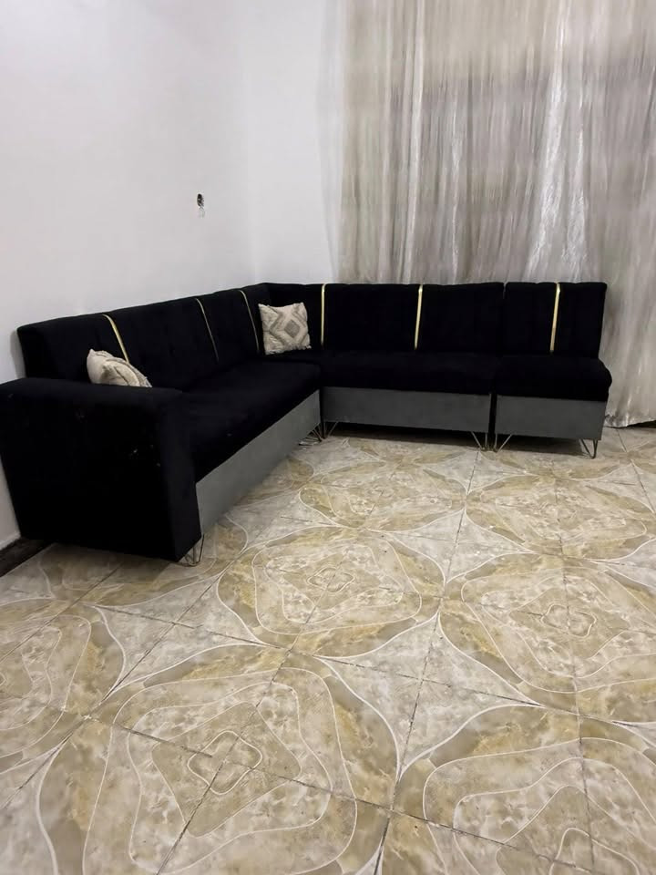 سلام وعليكم تخم نضيف  ٧ مقاعد السعر ١٠٠ بي مجال مكان الأمين الثانيه رقم ***********
