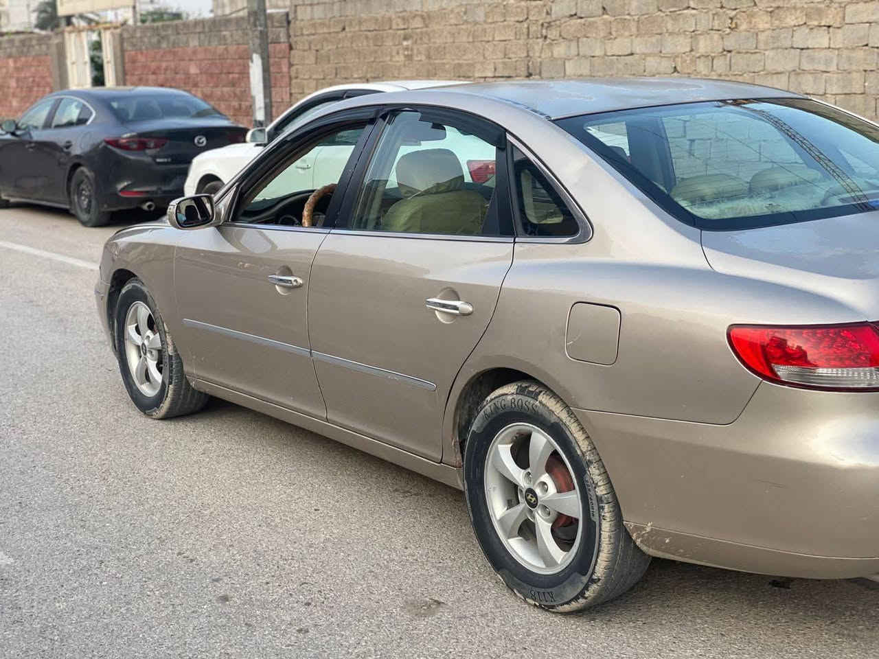 هونداي ازيرا 2008 محرك 6.    2700المرغوب  وتبريد ثلج فتحة سقف لايتات زنون تخم. تاير الخ .... سيارة جديدة وجاهزة مابيه نقص السعر . 75 شرط التحويل بدون مراوس العنوان  كربلاء  مصبوغة حزام بدون حادث جمالية بدون حادث السيارة خليجي ***********
