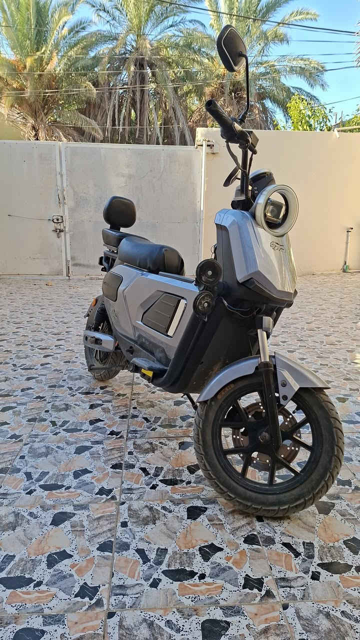 ‏دراجه سيزر ليو الجيل الاول  بطاريه ليثيوم فوسفات الحديد A 50 تمشي بالشحنة الوحدة 120 كيلو متر 4 سرعات للاستفسار اتصل ***********
‏
