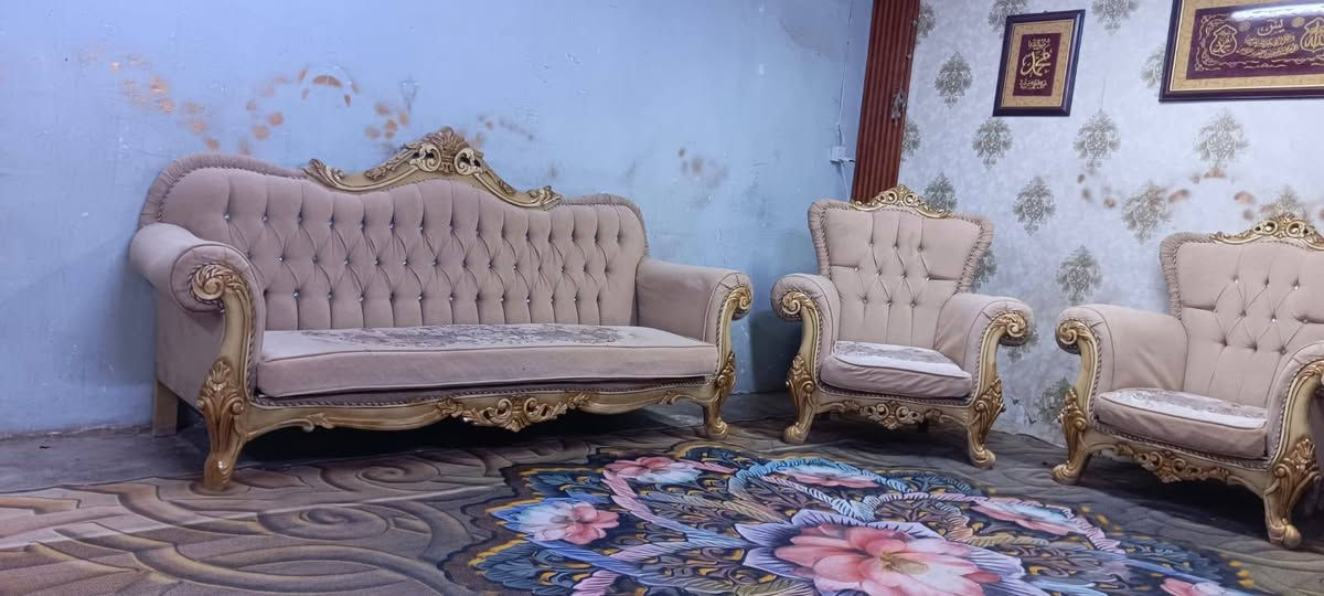 تخم زان 9 مقاعد نضيف جدا مابي ضرر 280 وبي مجال المكان الكاظمية للاتصال ***********
