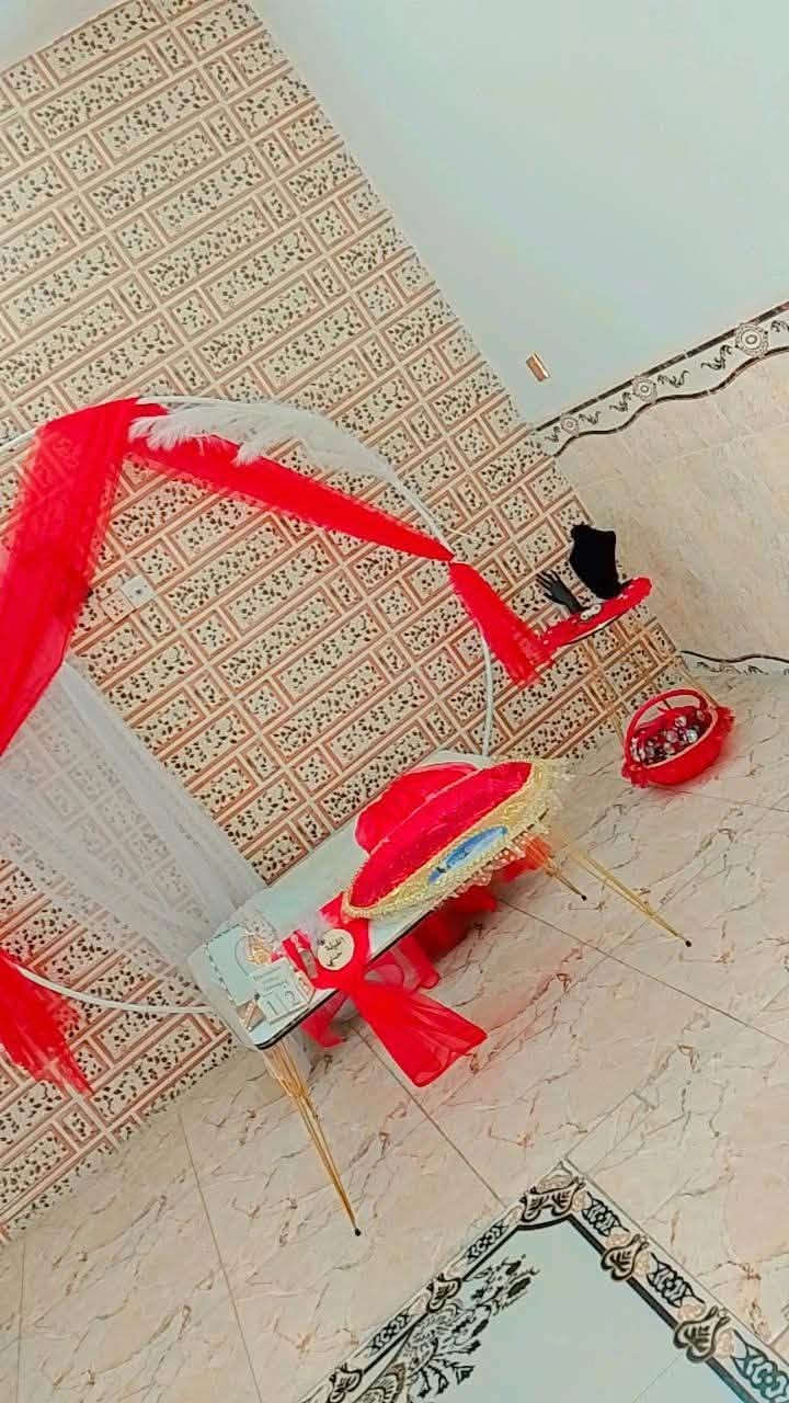 للبيع قوس و غراض ميز و تواله و ورد كولهن ١٠٠ قفلهن و توصيل مجاني كولشي موضح بصوره نفس بصور كولهن مصورتهن الكم و رجا لحد يعاملني الله شاهد مو سعرهن بس متوازيه. عندي توصيل و اذ تحبون تجون و تخذوهن هذا رقمي ***********
