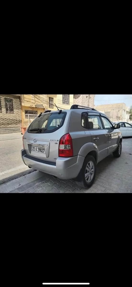 توسان. خليجي 2009  البنيد صبغ. فقط. السياره جاهزه. كير محرك  حداديه كامله.  السعر 104 $. مواصفات.  فتحه شاشه كلمره. اربعه دسك فورويل  @ 
***********

