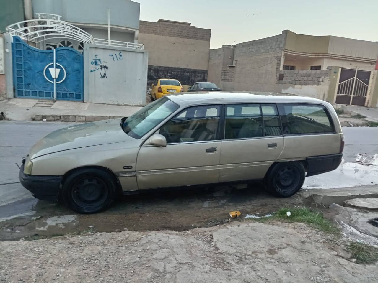 السلام عليكم للبيع اوبل اوميگا مكينة وگير 20 گير اوتماتيك مكفولات موديل 1988 طخم تاير كابون بانزين سنوية مشروع وطني بعدها منافذة شرط تحويل رقم نينوى سيارة مال شغل سعرها 19 وبيها مجال رقم *********** ‏‪مكانها موصل الهرمات
