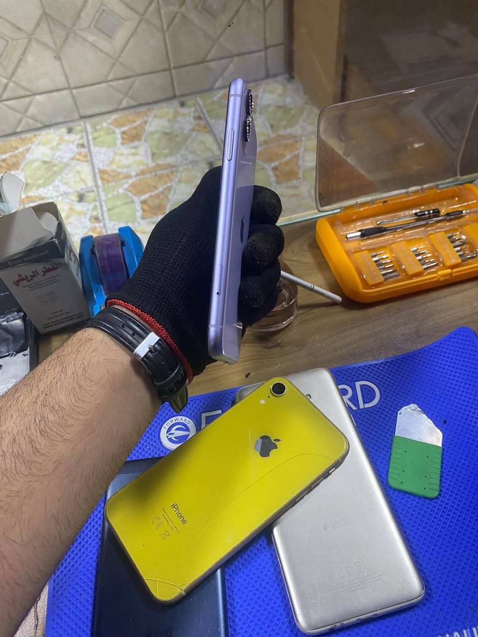 آيفون اكس آر مبدل شاشة ذاكرة ٦٤  ومبدل بطارية ومفتوح تخطي بشبكة 

آيفون ١١ عادي ذاكرة ١٢٨ مبدل شاشة فقط باقي جهاز كلش نظيف 

***********  واتساب دز الي تريده يجيك السعر يركض
