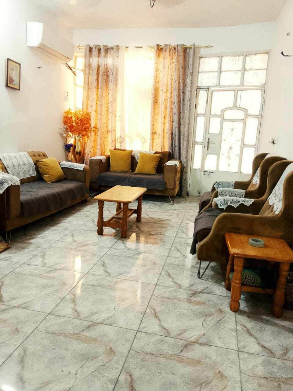 السلام عليكم بيت للبيع
المساحة الكلية 150
يحتوي على كراج 
صحيات خارجيه 
صاله 
مطبخ 
حولي 
منور + ترك 
عدد غرف النوم 2
حمام و صحيات 
العنوان الراشديه 
حي السلام قرب جامع الرقيب

للاستفسار والتواصل 
***********
