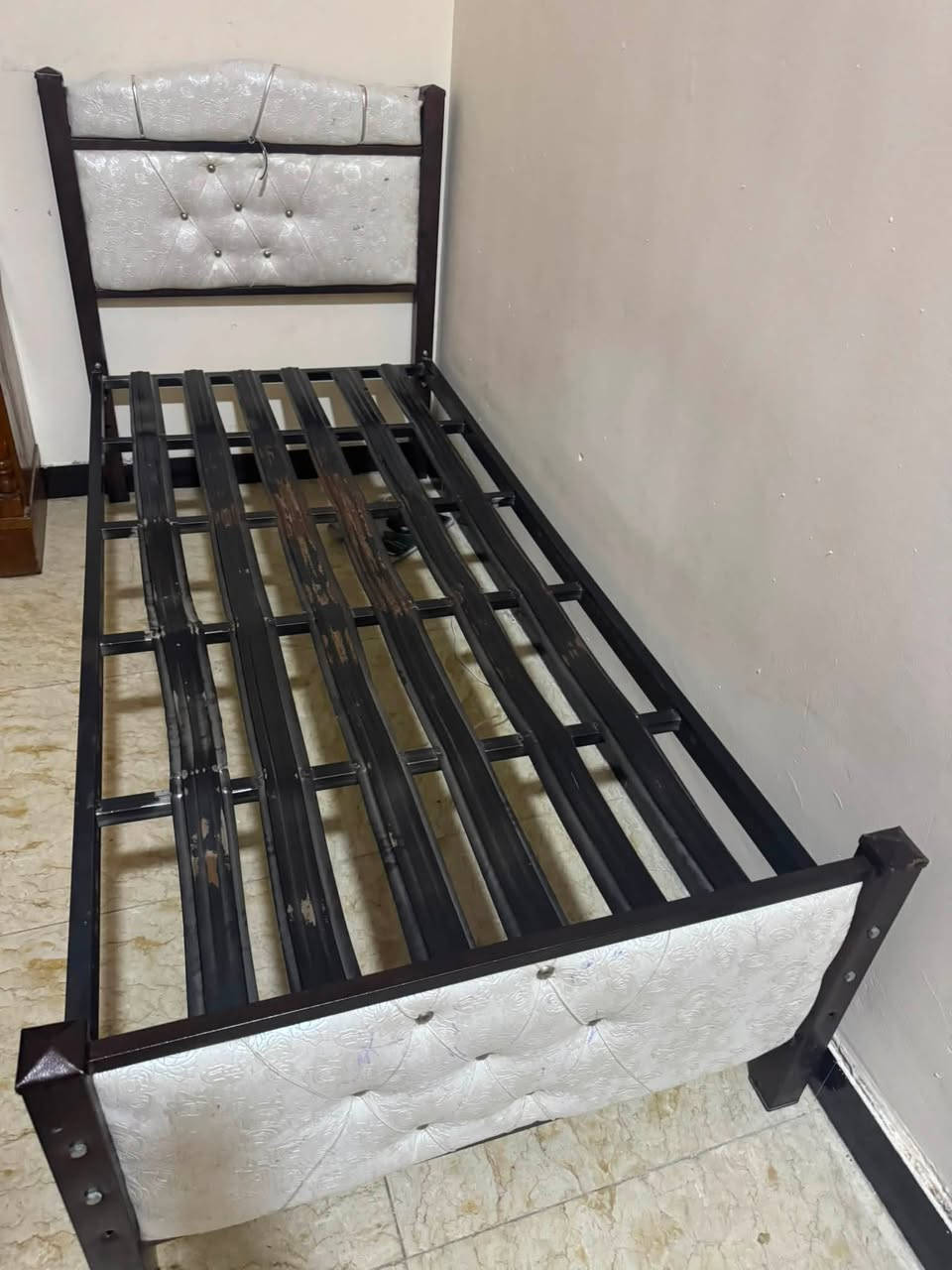 مرحبا
غرفه نوم وجرابي حديد بسعر مناسب للاستفسار ***********
