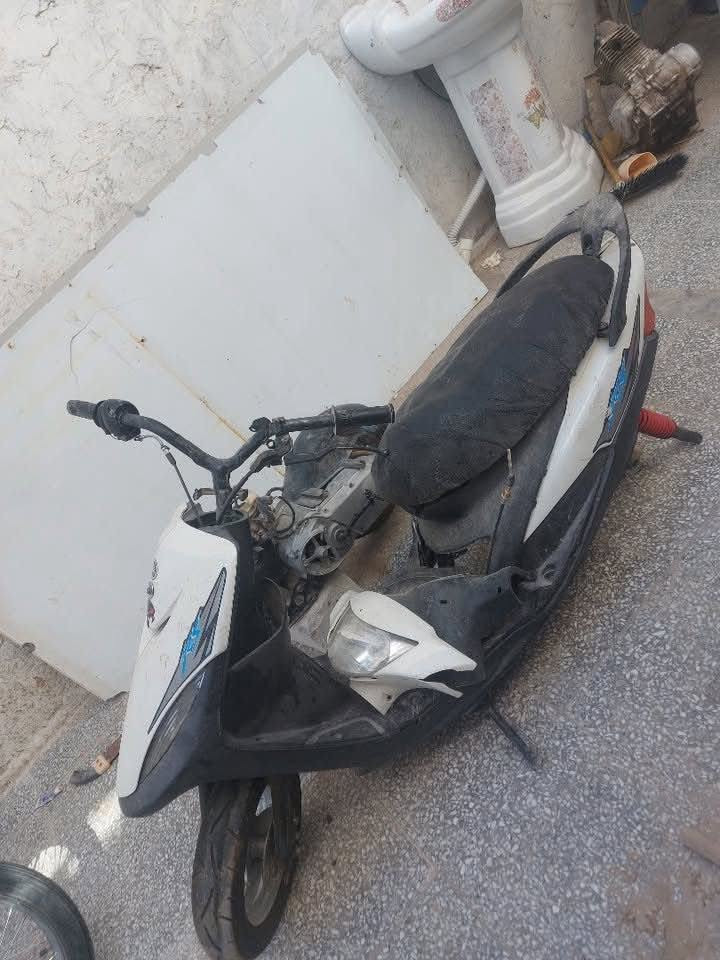 السلام عليكم دراجه ماكس عدله ابيع تفصيخ قطع القطعه لتفيدك راسلني
مكاني نجف 
رقمي ***********
