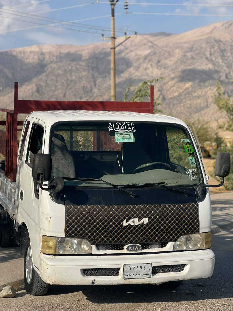 سەرەتا بە ناوی خوا 
کیا مۆدێل1998
مەکینە 3000 عادی 
سەیارەکە ئەوەلیاتە بەشەرتی تەحویل و خرامە 
کارەبای بە شەرت 
گێڕ و مەکینە بە شەرت بێ عەیب 
کارەبای مەزبووت 
تازە ڕۆنیم گۆڕیوە 
بەرگە کوشنی تێ گیراوە 
بۆدی دەبڵ و وەرەقە 
جام کارەبای و قوفڵ مەرکەزی 
ژ.م ***********
ژ.م ***********
