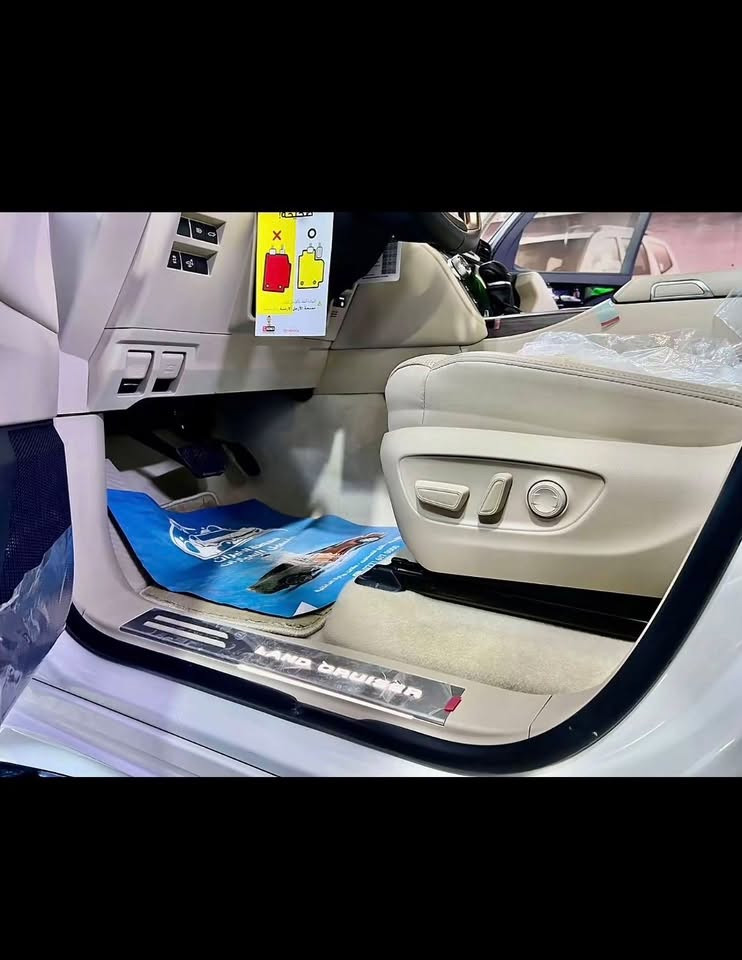 السلام عليكم
لاندكروز 2025
ساز أم الضمان Vx
ماشيه 700 كيلو
هايبرد
كفاله عامه
***********
