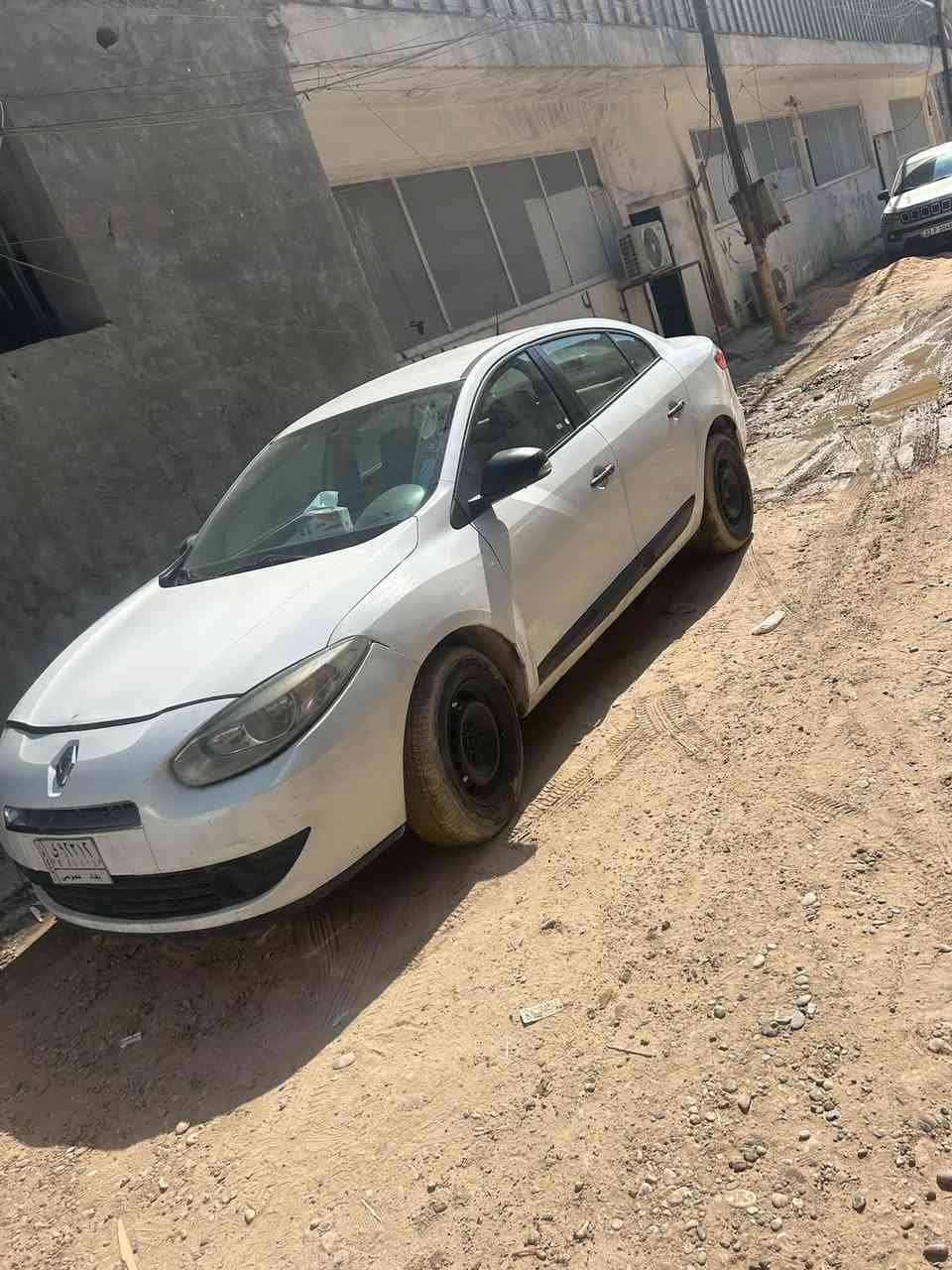 سلام عليكم سياره رينو فلاونز 2013 سياره خير من الله السعر 52 بيهه مجال شي بسيط رقم الهاتف ***********
