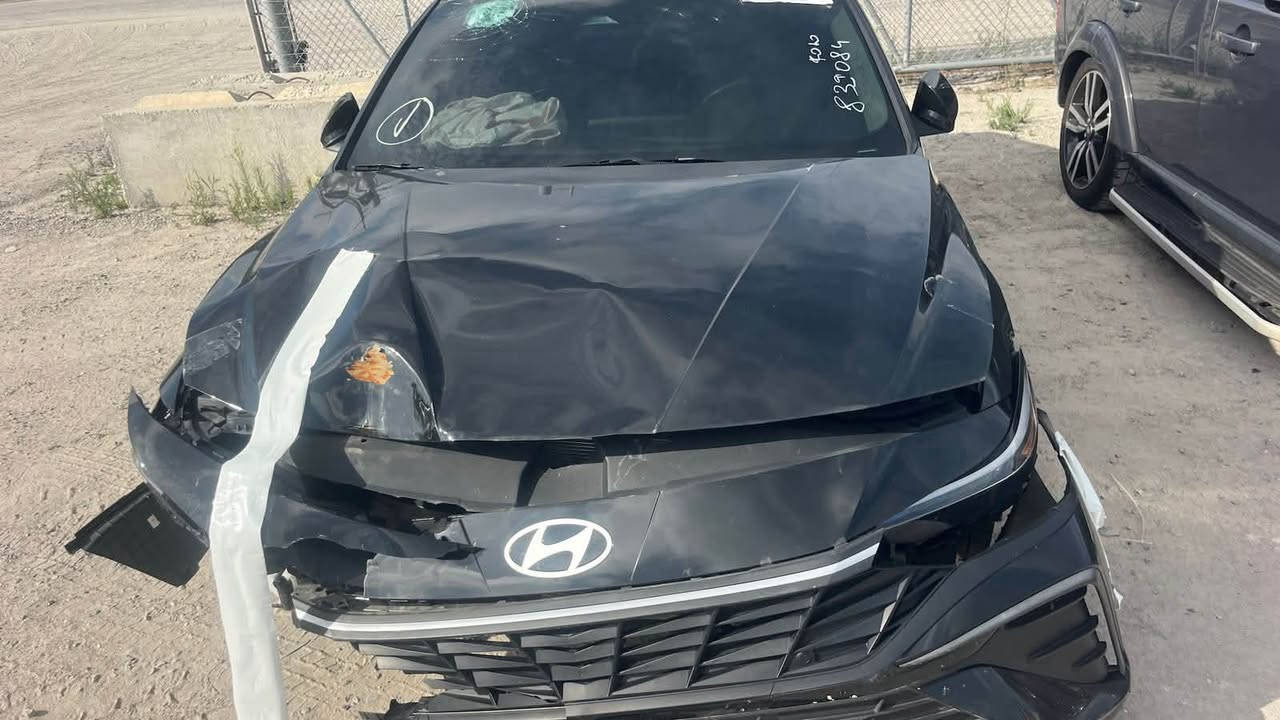 سلام عليكم النترا وارد امريكي حادثها  وبنيد جاهزة من كلشي مكاني بغداد ساحه عدن  سعرها ١٣٢ وبيها مجال ***********
