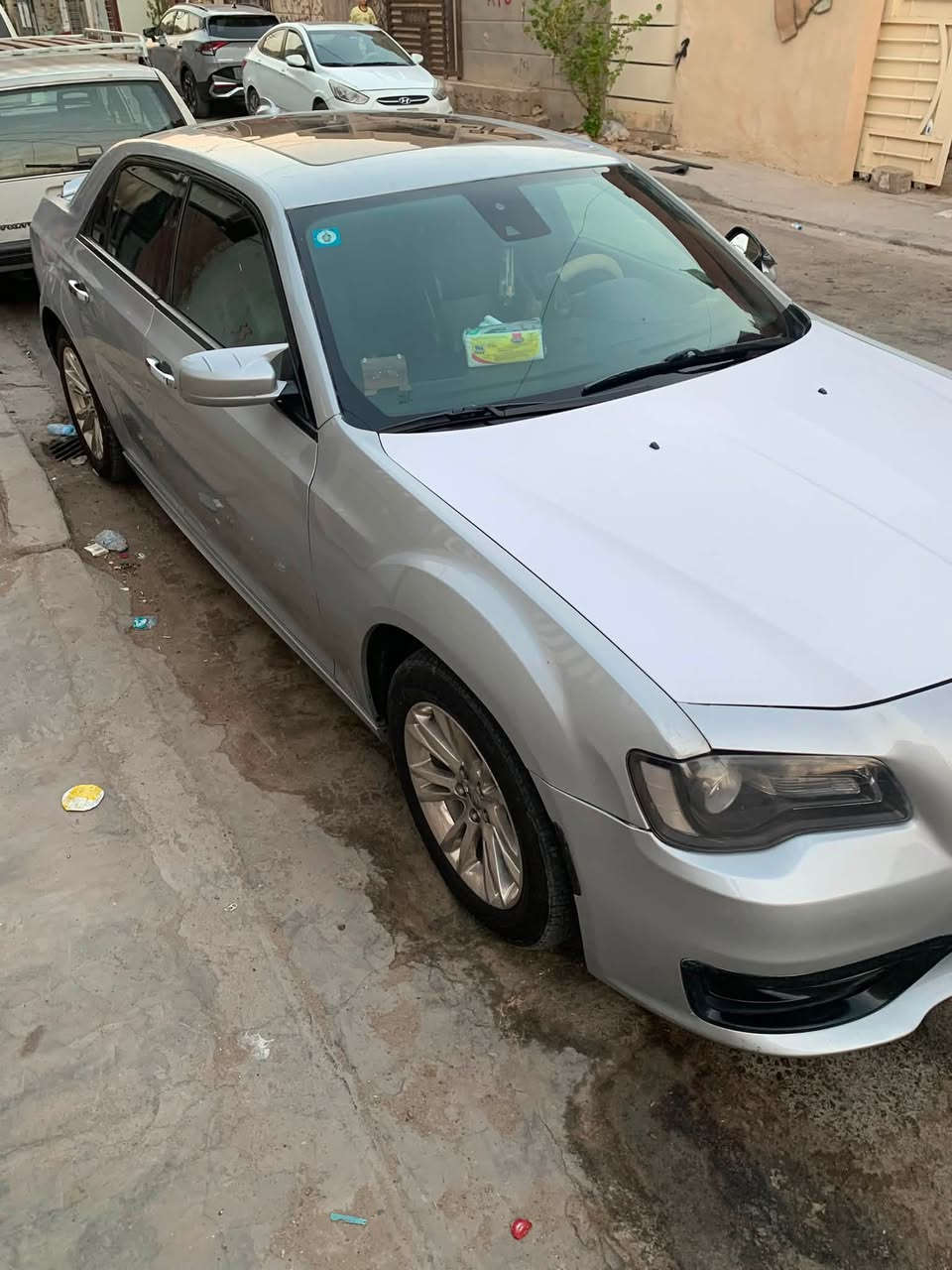 السلام عليكم 
اوباما كرايسلر S300
السياره فول مواصفات حادثها بجم فقط باقي السياره خير من الله لون رصاصي رقم بغداد للاستفسار *********** مكان السياره بغداد
