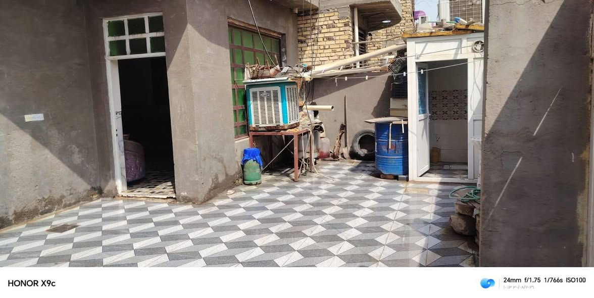 سلام عليكم بيت 200متر طابو صرف طابقين وخدمات كامله 

عنوان طويريج نهايت شارع الحمداني قريب على شارع المسره
بيت حلو ومرتب وسعر مناسب.
الطابق اول.    يحتوي على صاله +استقبال+غرفتين نوم+مطبخ +صحيات داخليه +خارجيه +كراج سياره
طابق الثاني.  يحتوي على غرفتين +صاله+مطبخ
السعر 145مع المجال قليل
متوفر لدى  مكتب سما الفردوس للعقارات 
موقع المكتب طريق كربلاء طويريج عمود334 قرب المعهد التقني
للتفاصيل اكثر اتصل
*********** وسام ال كميش 
*********** مختار الاسدي الاسدي
