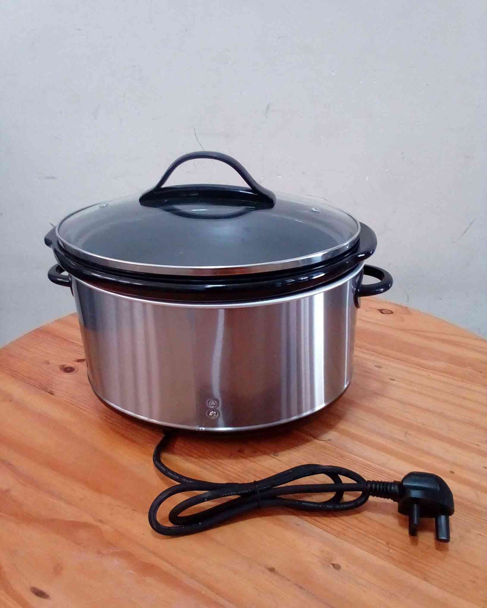 للبيع قدر الطبخ البطيء الكهربائي 🍲✨
نظيف وحالته ممتازة، سهل الاستخدام ومناسب للبيت.
✨ من فوائده:
• يطبخ الأكل على نار هادئة وبشكل متساوي.
• مناسب للحوم، الدجاج، اليخنات، الشوربات والبقوليات.
• يوفر جهد ووقت لأنك تحط المكونات وتخليه يطبخ بهدوء.
• يساعد على تطرية اللحوم والحفاظ على نكهة الأكل.
• مناسب للطبخ لفترات طويلة بدون الحاجة للمراقبة المستمرة.
💰 السعر: [60
📍 المكان: [بغداد 
الرقم ***********
