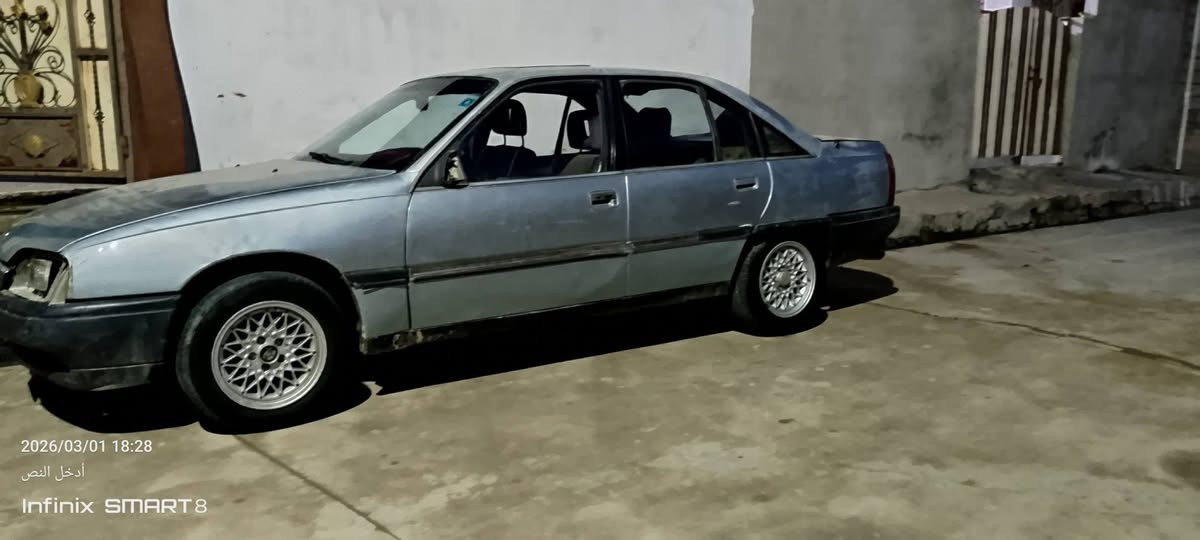 اوميكا للبيع 20
رقم اخضر 
طخم جديد ورا كدام ضربة بل دوسه الجوا فقط 
كشرها نضيف حيل 
مكاني حي القاهره 
السعر... 12مجال
للستفسار ***********
