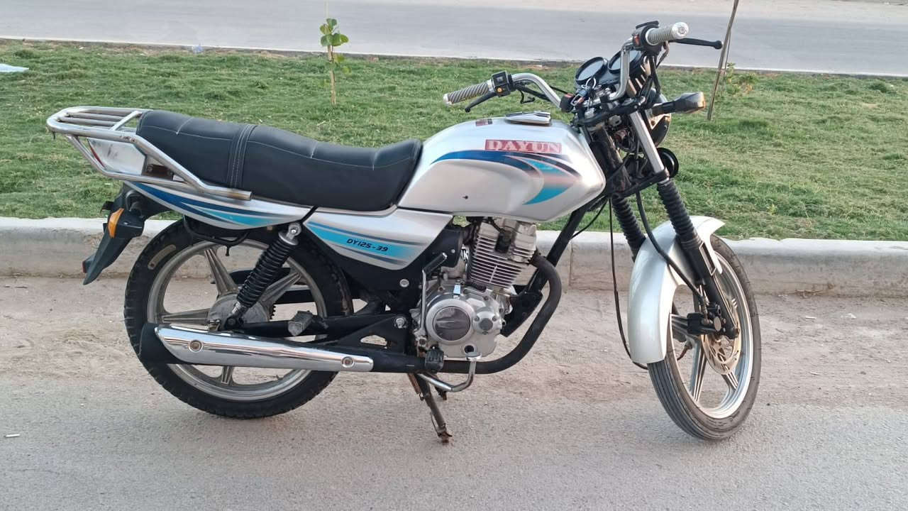 دايوان موديل 20 للبيع اخت الجديده بلاد كفاله عامه وضع شركه استعمال جدا قليل اوراق اصولي محرك ماممدوده عليه صبانه شلعه وعزم ومعدل وترايك وين ماتريد مااذب عليه ربع دينار سعرها 900 وبيها مجال بلي يرضي الله عنواني حله شارع الحسينيه فرع عيادة الطوارء مقابل مكتب الرحمان رقمي *********** معروف هناك ابو مصطفى ابو الدهين
