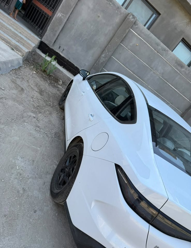 السلام عليكم
سيل فايف للبيع 
ماشيه الف ونص  زيرو بعدها كفاله 
رقمها بغداد
مكانها حله 
للاسفسار***********
