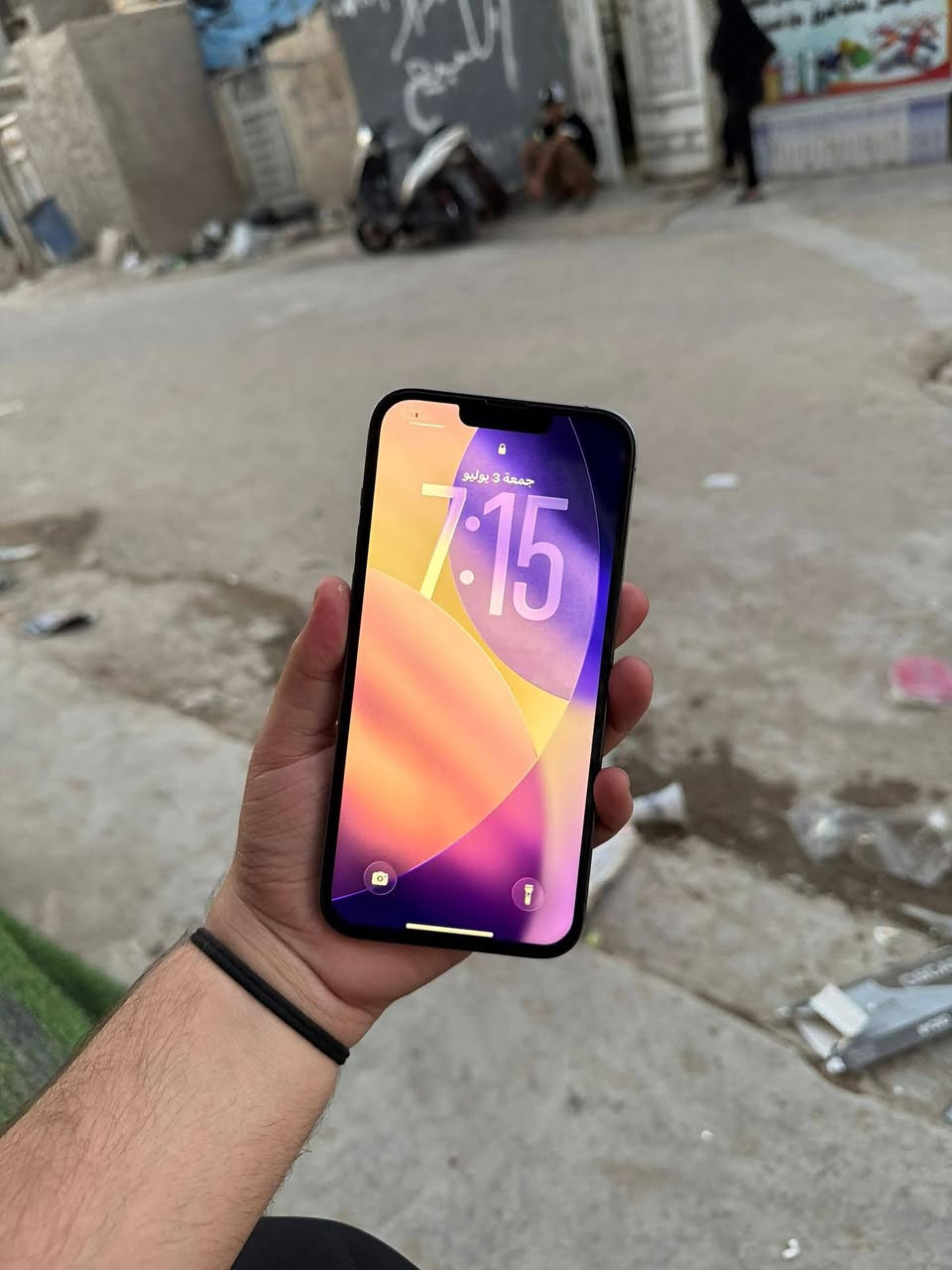 للبيع ايفون 13 Pro Max
*الذاكرة*: 256GB
*اللون*: ازرق بحري
*البطارية*: 100% مستبدلة
*النسخة*: شرق اوسط مو امريكي
*الشاشة*: مستبدلة سوفت اولد 3 خيارات - لمس ممتاز
*النضافة*: 100%
*الكامرات*: مستبدلة. الواسعة متوقفة والباقي كله مكفول وشغال
*الشغال*: اتصال ✅ سيم كارت ✅ فيس ايدي ✅ واي فاي ✅
*الملاحظة*: الجهاز مابي عطل او مشاكل. تستخدمه طبيعي وتجي تفحص على راحتك
*السعر*: 420 ألف وبي مجال
*للتواصل*: *********** واتساب متواجد
