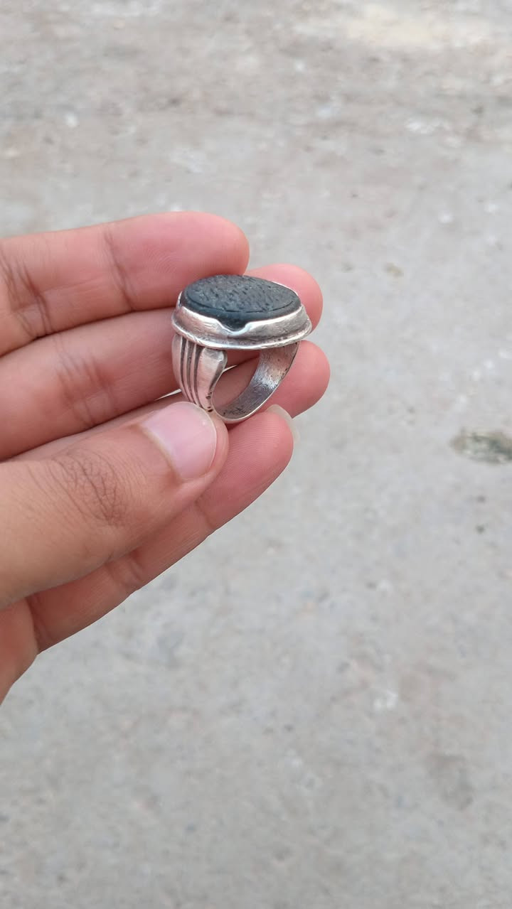سلام عليكم خاتم عباس آباد فضة اصلي عراقيه خاتم قديم واصلي للبيع سعره 45 الف مكاني #بصرة #الكزيزة هذا رقمي واتساب وخط ‎***********
