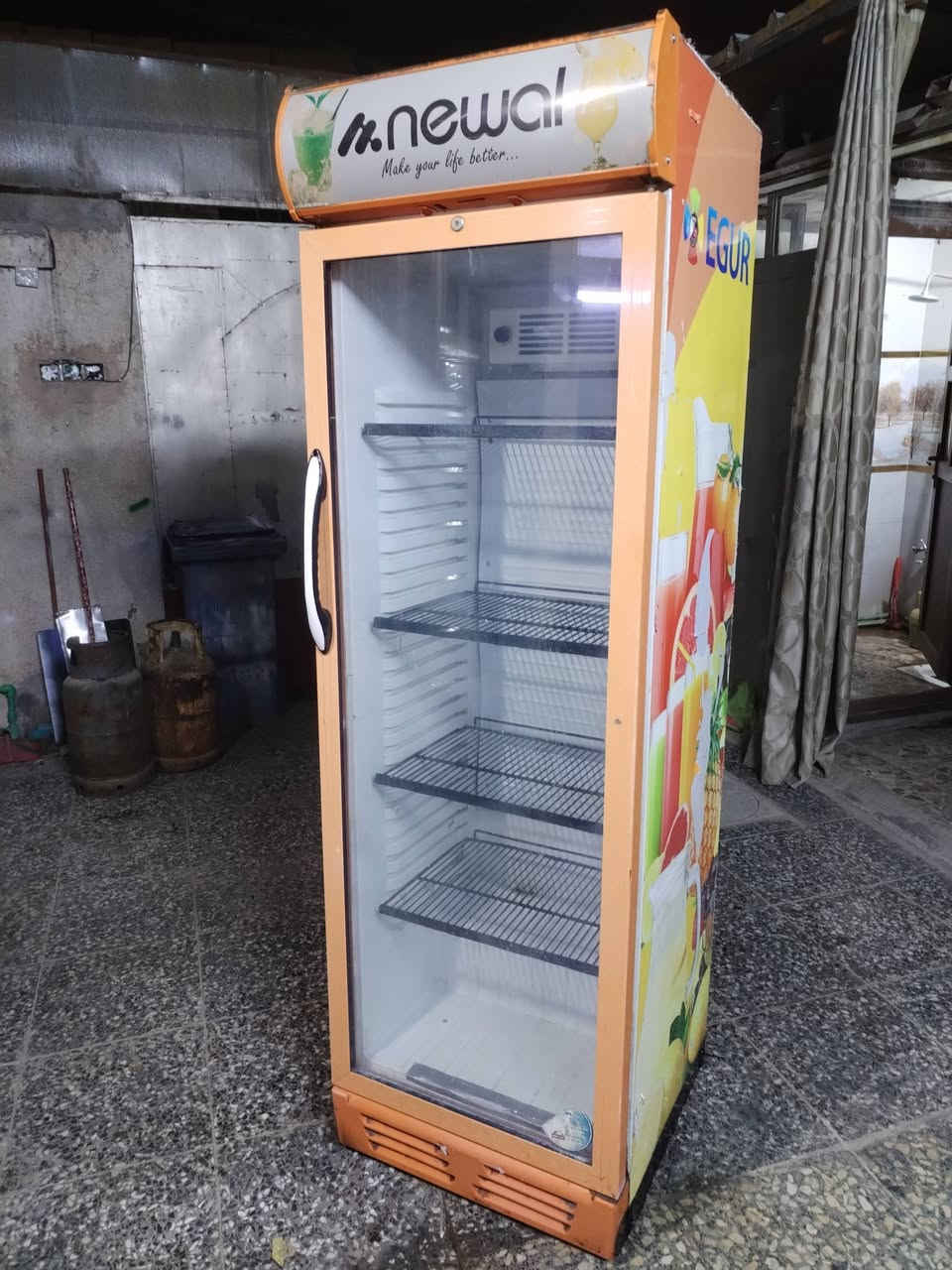 عارضات • ٤ قطع • بدون شغل