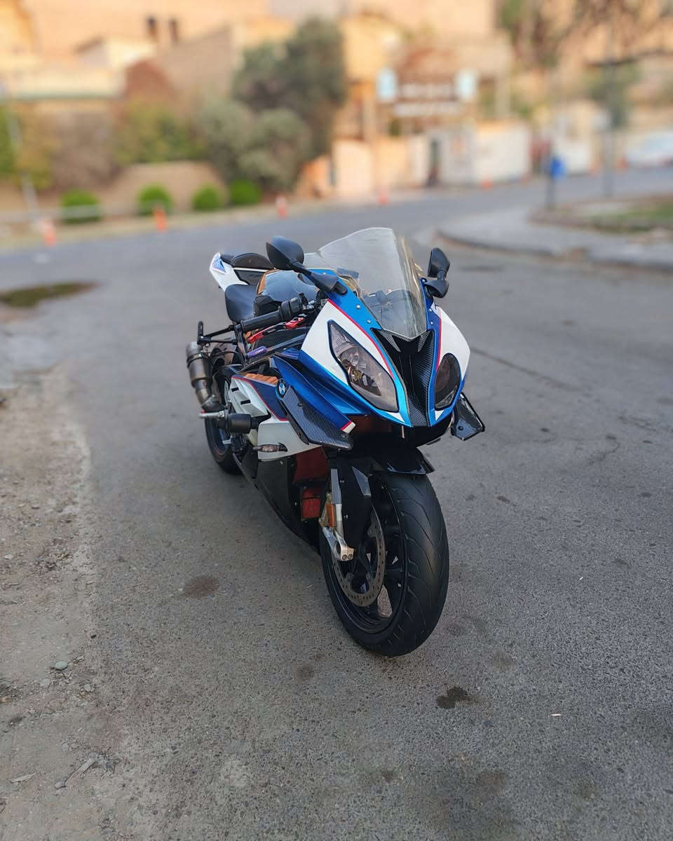 BMW1000rr 2016             
▪️ وارد امريكي حادث كفرات فقط
▪️ دراجة ستوك بلادية ماشية 55km
▪️ 5 مودات تحكم وانضمه
▪️دراجة عليه ((ادامه كامله)) ما بيه اي نقص 
▪️ السعر ب(70$) وبيه مجال حك الجيه
▪️( مكاني بغداد المنصور)شراي اتصل وتدلل ***********
