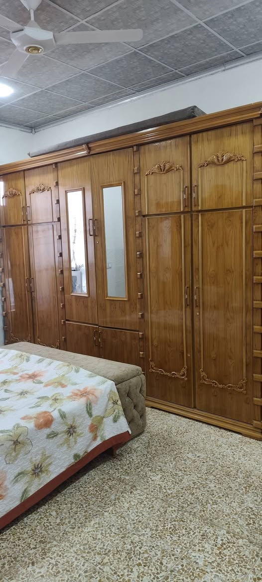 السلام عليكم
السلام عليكم غرفه نوم حجم ثقيل فصال 
درجه اولى جديده ما مستعمله غير شهر زمان 
الرايده يجي خاص سعر خاص خشب زان 
فقط بس الشراي ينتصل او يطب خاص 
الاتصال على رقم التلفون وكذلك بو واتساب 
***********📞
📞
📞
