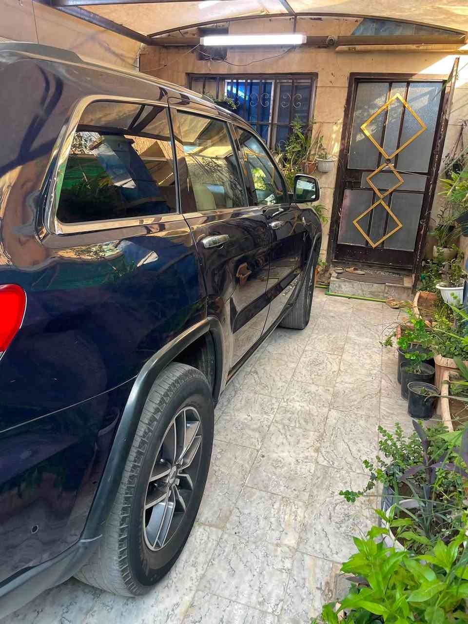السلام عليكم للبيع جيب ٢٠١٧
فول1/1فول مواصفات السعر١٧٠ 
بغداد حي الإعلام
موبايل/***********

رقم بغداد باسمي 
ماشيه120 الف حاد جاملغ
سونار + صور الحادث بالمنشور
كير محرك مكفول 
مكينه 3600

فتحة بنراما

شاشه كبيره

كشنات جلد+تدفئه 

كشن كهرباء

ستيرن كهرباء

تشغيل عن بعد

صندوق كهرباء

حساس  امامي +خلفي + كامره دواره

رادار امامي جانبي + خلفي +توقف ذاتي

قطعتين تبريد

السياره تخم تاير جديد باتري جديد 

ادامه كامله للمحرك 

مكاني بغداد ، حي لاعلام
