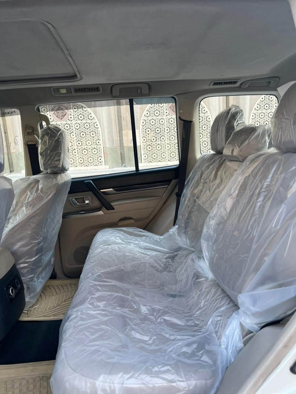 باجيرو 2014 حبتور فول مواصفات لون ابيض صدفي حجم المحرك 3500 رقم  بغداد دولي بدون حادث  سيارة  مكفوله كفاله عامه فقط نص جاملغ خلفي صبغ بدون دواخل اثر اشخوط  معروفه هزه جديده  خليجي السياره جديده مال جناي فورويل نضام دفلوك كشنات كهربائي اشارة بل مري شفط تحكم ستيرن مسجل بلادي اصليه فتحه تبريد ثلاث قطع حساسات خلفيه زاد ثلاجه تخم تاير كير مكينه حداديه خير من الله سياره جديده لوك محرك 6السعر  148 اتصل وبيك خير وتدلل ***********مكان السياره بغداد الكرخ

