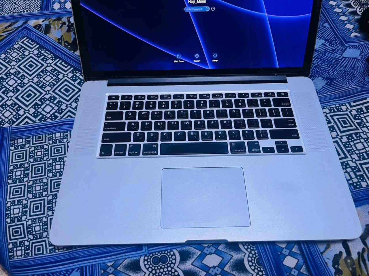 💰  السعر: 320,000 د.ع قفل—
معندي توصيل

📍 بغداد

المواصفات: • Intel Core i7-4HQ
• RAM 16GB
• SSD 256GB
• شاشة 15.6-inch
• البطارية بحالة طبيعية
• الجهاز نظيف جداً والاستخدام عليه خفيف

🖥️ ملاحظة: توجد مشكلة/آثار خفيفة داخل الشاشة، لكنها لا تؤثر بشكل كبير على الاستخدام اليومي، ويمكن ملاحظتها أكثر على الخلفيات الفاتحة.

الجهاز شغال بشكل طبيعي ومثبت عليه macOS Monterey.

📞 للتواصل: ***********
او خاص بس اتاخر بالرد مرات

نص مكتوب في الصور:
- Haiji_Moon Enter Password