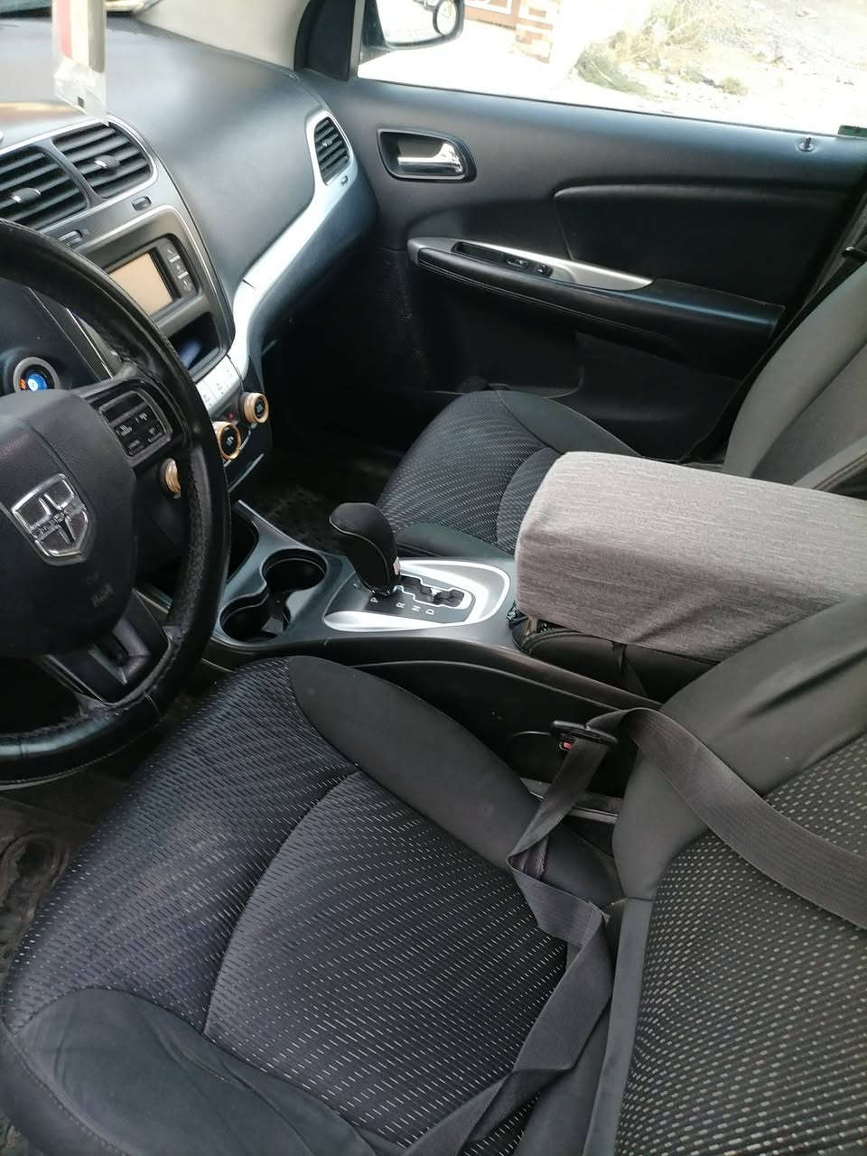 بيع مستعجل دوج جورني 2012 كلين بدون حادث بس السقف بي شويه ابيظ مكنات ٥ راكب محرك 2400 شرط كير شرط تبريد شغال موصفات بصمه تشغيل أبواب بصمه شاشه اعطال بعد بها هواي موصفات طخم تاير جديد صارله سبوع شده رقم دهوك شرط التحويل الوكاله السعر 85  بي مجال شويه لاتصال  *********** العنوان موصل
