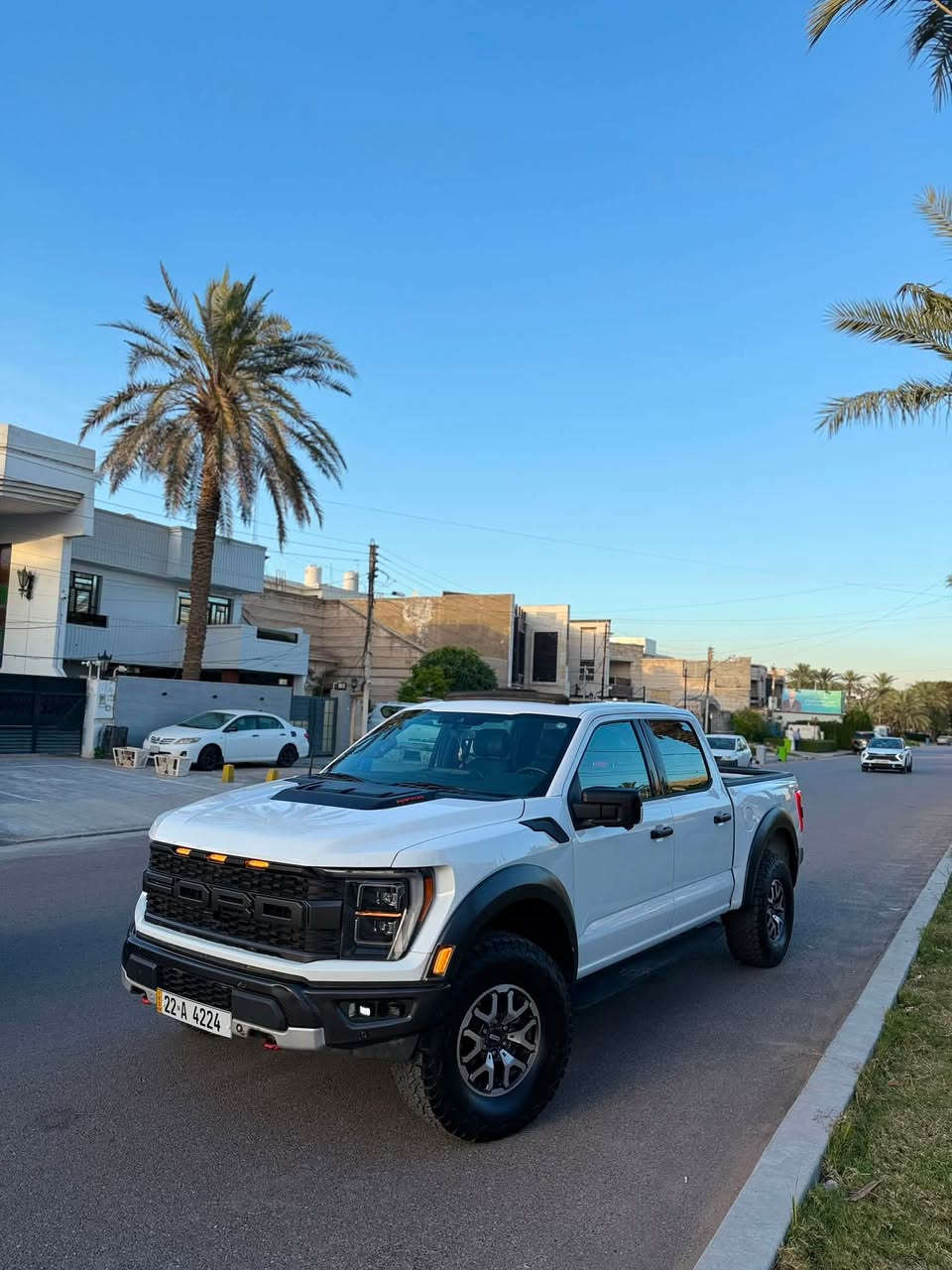 فورد F-150 رابتر اصل موديل 2023
محرك 3.5L V6 توين تيربو
رقم مميز
ماشية 21 الف فقط
صفحة عكس سايق بيها طخات وصور الحادث منشورة حادثها كلش حلو لا يم حدادة ولا يم شواصي ولا بجم كلة كفالة
3- قوة 450 حصان
4- عزم 691 نيوتن متر
5- قير أوتوماتيك 10 سرعات
6- دفع رباعي 4×4
7- تعليق FOX Live Valve
8- دفرنس خلفي Electronic Locker
9- تايرات 35 إنچ
10- تحكم بالكزوز بالستيرن
11- تشغيل زر Push Start
12- دخول وتشغيل بدون مفتاح Keyless
13- Remote Start تشغيل عن بُعد
14- رادار Adaptive Cruise Control
15- نظام النقطة العمياء BLIS
16- تحذير السيارات العابرة من الخلف
17- Lane Keeping المحافظة على المسار
18- تحذير اصطدام أمامي
19- فرملة طوارئ أوتوماتيكية
20- حساسات خلفية
21- كاميرا خلفية
22- كاميرات 360 درجة
23- شاشة 12 إنچ
24- عدادات رقمية 12 إنچ
25- Apple CarPlay
26- Android Auto
27- SYNC 4
28- مقاعد كهربائية
29- تدفئة وتبريد المقاعد
30- دركسون مدفأ
31- مكيف أوتوماتيك
32- مرايات كهربائية ومدفأة
33- إضاءة LED
34- إضاءة بالمرايات
35- شحن لاسلكي للموبايل
36- نظام صوت B&O
37- AUX Switches أصلية
38- Trail Control
39- Trail Turn Assist
40- Trail 1-Pedal Drive
41- أوضاع قيادة متعددة للشارع والبر والرمل

السعر :520 وبيها مجال
مكانها بغداد السيدية 
للاستفسار :***********
