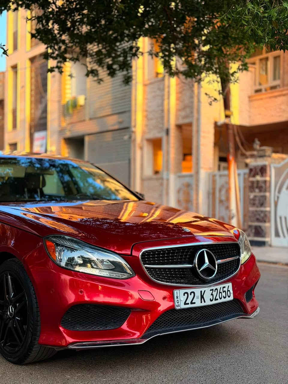 سلام عليكم E350 2016
فتحة 
كامرة خلفية 
تدفئة 
صندوك كهرباء
ماشيه 99 الف كيلو حقيقي
حادث جاملغ بدون دواخل 
السعر 20.500$ وبيه مجال
المكان المنصور 
الرقم
***********
