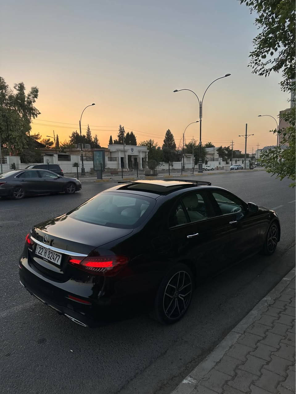 Mercedes E350 🇺🇸
2021 
30 mil royya 
Masafat 
5 kameraya 
Sanduq shaft 
Naw creme 
Kushen garm 
Sama3a bilmster 
2 parchay boyaxa. 
*********** أربيل, العراق
