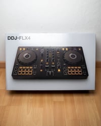 عندي DDJ-FLX4 للبيع غير مستعمل ونظيف جداً وراح تشوف بعينك سعره 450 الف...