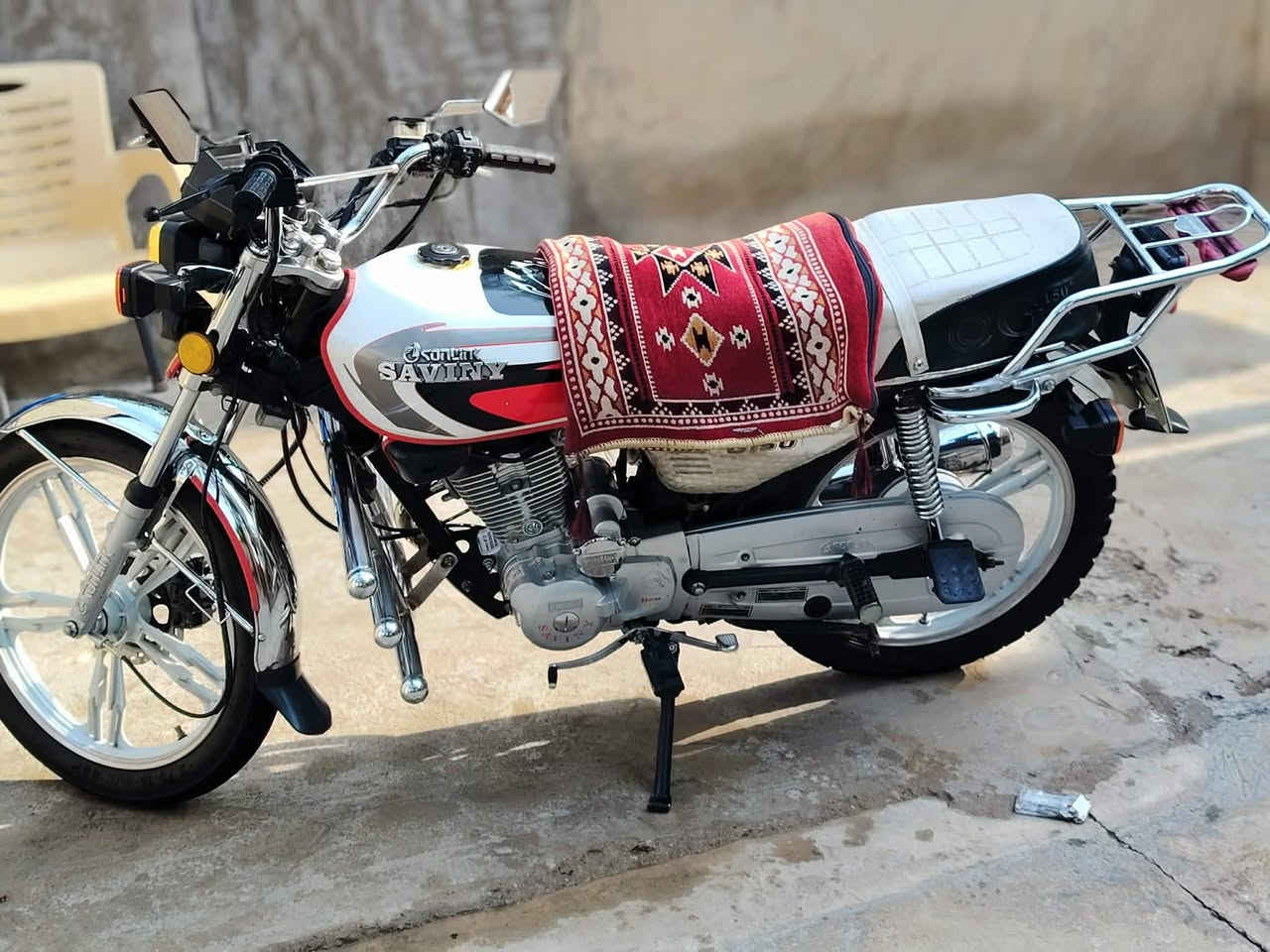 سلام عليكم للبيع موطور سيفان مسجل رقم وسنويه انكليزي تحويل مباشر بأسمي موديل 21 بلكورتون الموطور شرط الف ماتصرف علي السعر خاص للاتصال ***********
