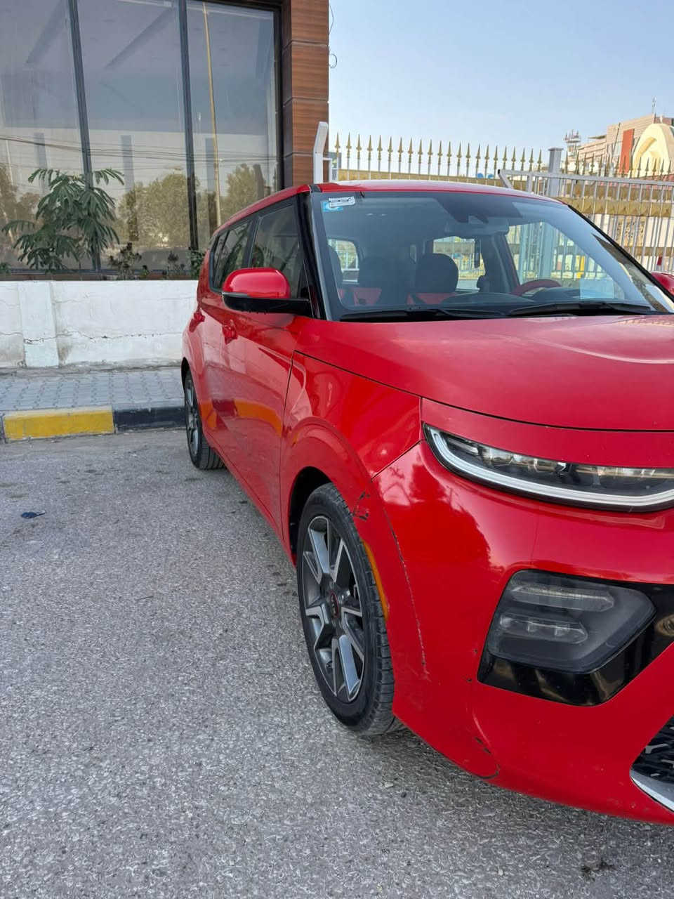 _ كيا سول GTline
_الموديل ٢٠٢٠
_الرقم بغداد الانكليزي
_حادث جاملغ وبنيد
_المواصفات بصمه
_شفتات كير بالستيرن
_تحكم جهتين 
_رادار امامي خلفي مع توقف ذاتي عند الاقتراب من الاجسام القريبه
_رادار جانبي
_اوتو بارك
_فتحة بالقمارة
_محرك ١٦٠٠ تيربو
_كشنات جلد تدفئة
_تايرات جديدات
_شاشه كبيره كار بلي
_شاشه ليزية بالدشبول
_كشنات كهربائيه 
_تدفئة بالستيرن
_تحديد مسار
_ماشيه ٨٤ الف ميل
السعر 135 مع المجال 
***********
