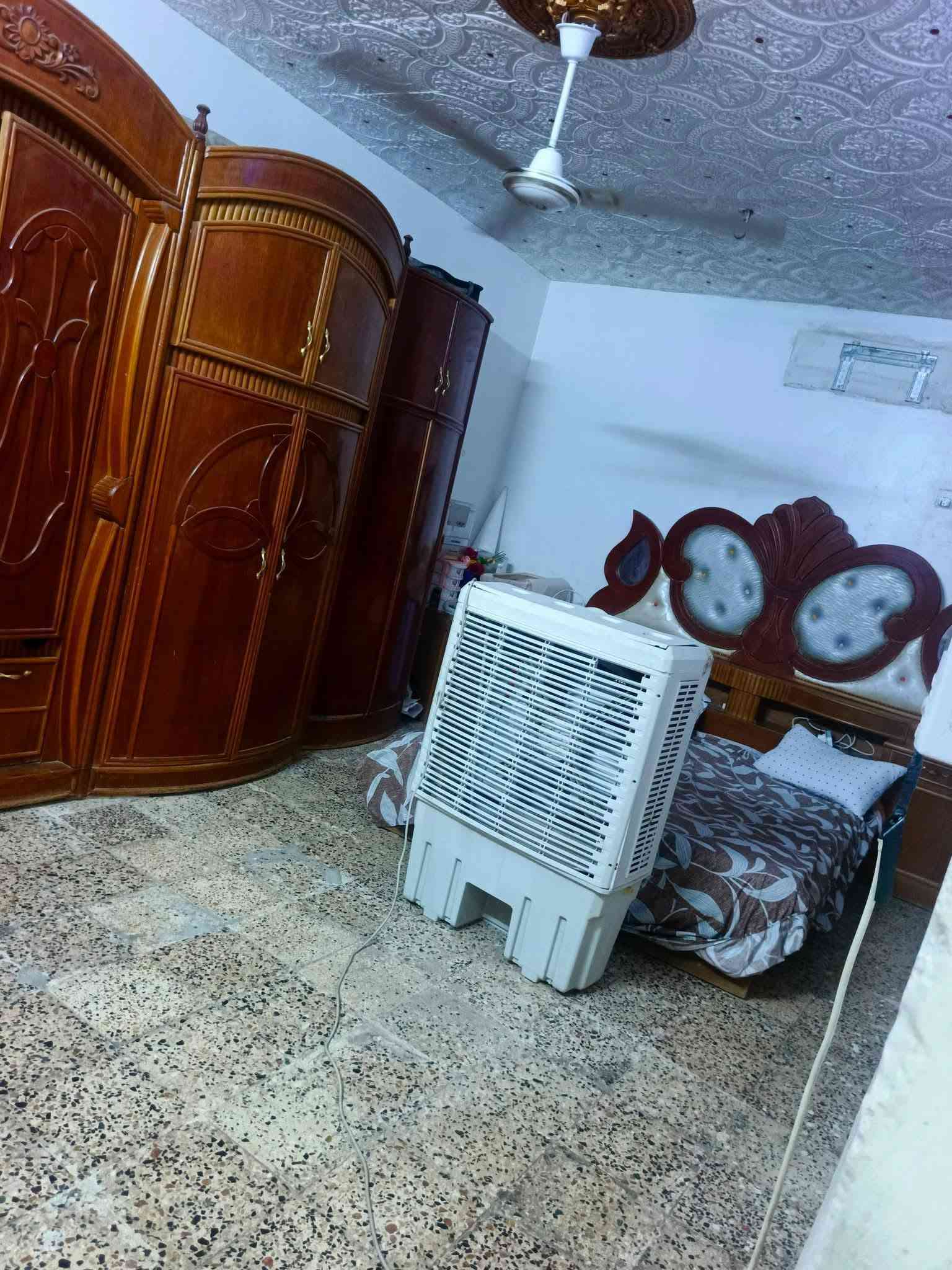 ياالله
سلام عليكم
البيت البيع طابو صرف
مساحه ((200)) متر بناء عكاده
يحتوي على استقبال وصاله ومطبخ
وأربع غرف نوم صحيات داخليه صحيات خارجيه
الماجديه سيد جميل قرب شارع ٢٠
استفسار اتصل برقم ((***********))
