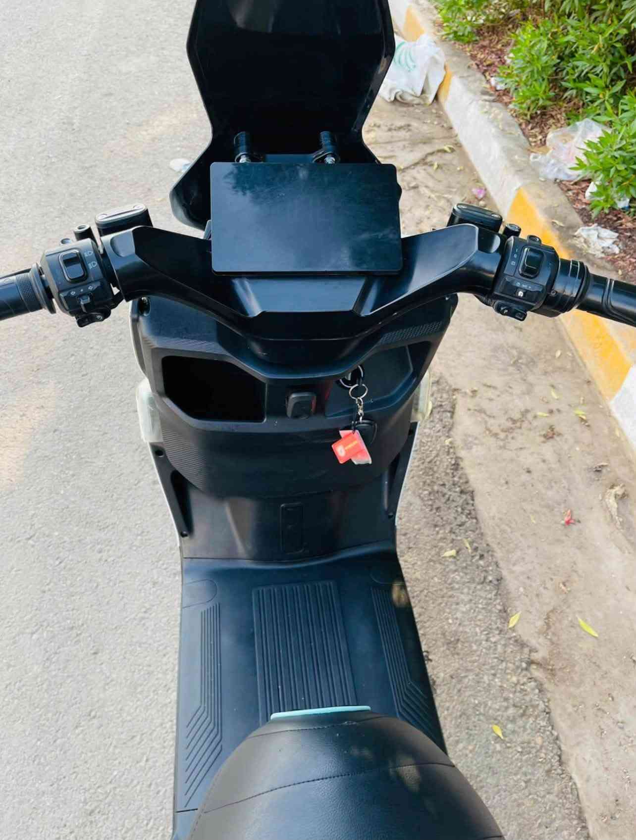 السلام عليكم
للبيع صاعقه ونلي 2026
6 بطاريات كرافين دبل 45 أمبير 72 فولت
ملف 2000W حقيقي
تشغيل بصمه وسويج وكارت 
نضام R رجوع للخلف
نضام P بارك
لايت علاي ناصي LED
نضام قاطع دوره  
بريك امامي خلفي ABS 
بلوتوث 
السعر 880 وبيها مجال 
المكان بغداد 
للاستفسار ***********
