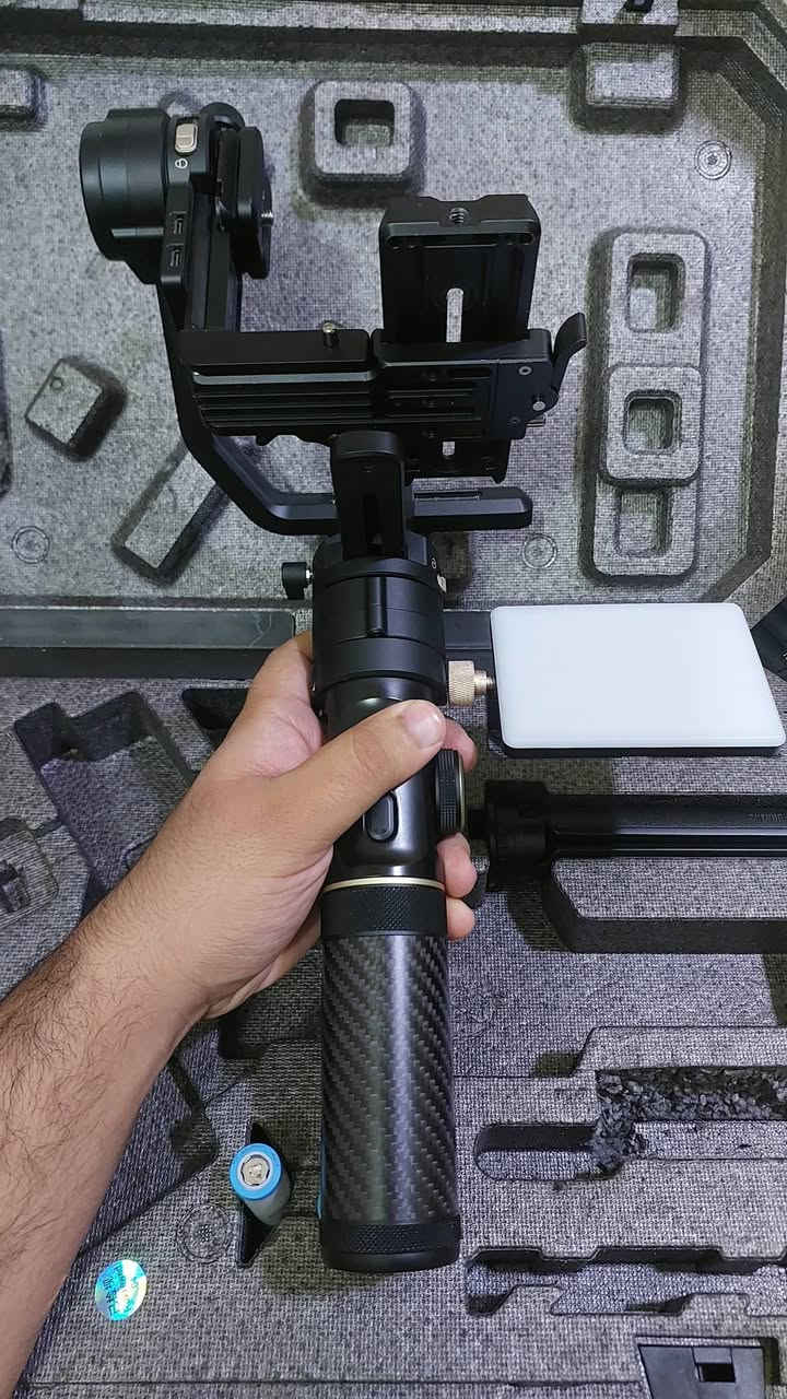 🎥 للبيع ZHIYUN CRANE 2S الاحترافي 🔥
كرين عملاق واحترافي، كامل ويا ملحقاته وجاهز للشغل والتصوير 👌
📦 المحتويات: • ZHIYUN CRANE 2S
• 3 بطاريات أصلية + 3 بطاريات احتياطية 🔋
• المجموع 6 بطاريات
• شاحن سريع ⚡
• بلاطة ريلز
• بلاطة فيديو + قاعدة فيديو
• إضاءة جانبية قابلة للسحب والشحن 💡
• عصا إضافية تطويلة
• قاعدة ثلاثية
• كيبل ربط وتحكم بالكاميرات Type-C 🔌
• الحقيبة 🎒
💪 مناسب للتصوير الاحترافي والسينمائي والكاميرات الثقيلة.
💰 السعر والتواصل: خاص
📱 واتساب: ***********
📍 المكان: الديوانية
🚫 لا يوجد توصيل
للجادين فقط، وكل الملحقات موضحة بالصور. 🔥
