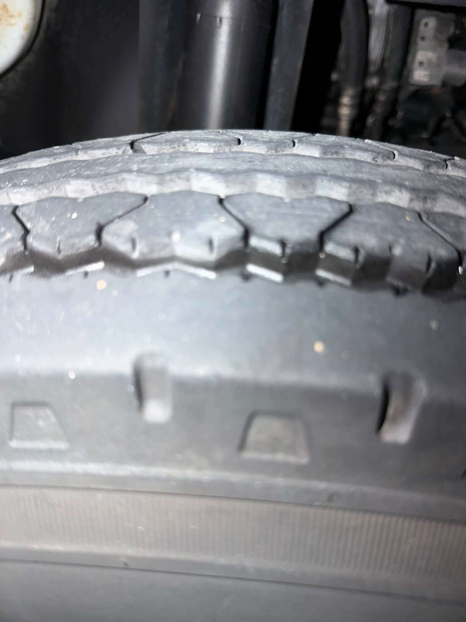 بەناوی خوای گەورە و میهرەبان
کیا بار 4000 سۆپەر مۆدیل 2014 لێزەر دوبەی 150 KM 
بێ ڕزیوی  7 گێڕ کامل جائیز کراوە بێ مەسرەف بۆدی لۆک 

باری تێنەکراوە یەک بڕاوە بێ بۆیاخ کوشن جلد و هیتەر ئاوێنە کارەبا Abs بێ چاڵ و شوخت 6 تایەی لۆکی لەژێرایە برێکی بەستراوە  تەبرید لەسەر سویچ بێ تەقەو ڕەقە گێڕ و مەکینەو ئەکسل و خەلەلی کارەبای بەشەرتی 10 فیتەری شارەزا 

گۆڕینەوە ناکەم *********** // ***********.         ئەدمین 😍
