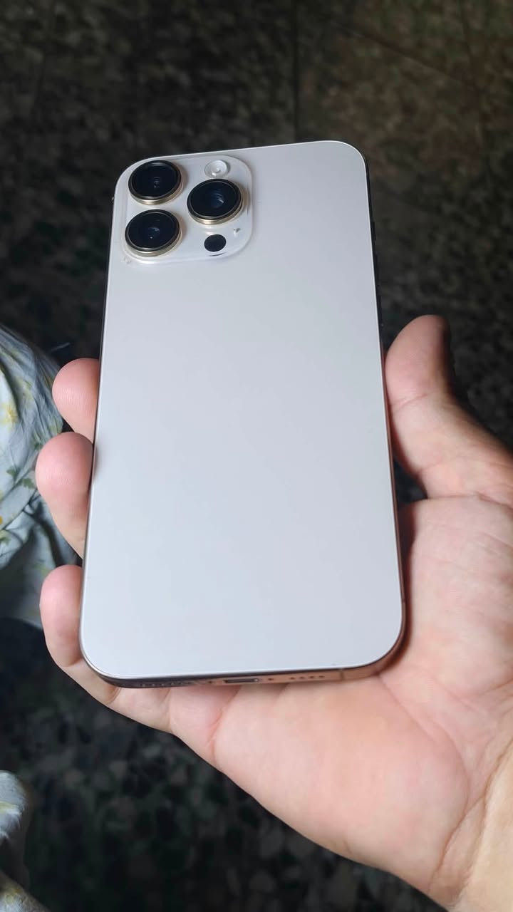 السلام عليكم من رخصه الادمن
📱 للبيع iPhone 16 Pro Max

🔹 النسخة: شرق أوسط
🔹 الماستر: A/AE
🔋 صحة البطارية: 90%
🔄 عدد دورات الشحن: 500 دورة
✨ نظافة الجهاز: 100% — نظيف كلش وما بيه أي شي
 الأغراض: كاملة وياه، الكارتونه والملحقات كلها موجودة

الجهاز استخدام شخصي ومحافظ عليه، ونضافته كلش حلوة.

📍 المكان: بغداد — حي الكوفة
📞 للاستفسار: ***********

💰 السعر: اتواصل وياي خاص
