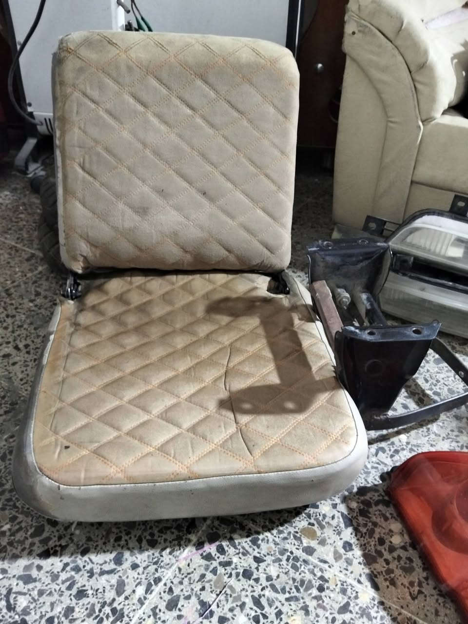 السلام عليكم غراض البيع كلمن وسعره مكان البياع ***********
